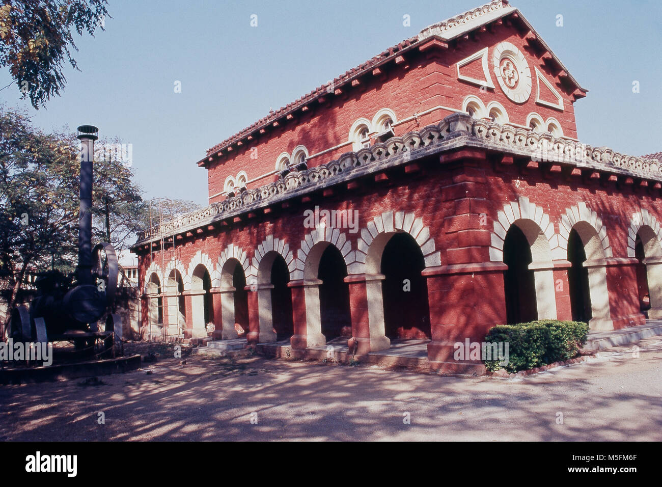 Vecchia ferrovia motore e Municipio di Raipur, Chhattisgarh, India, Asia Foto Stock