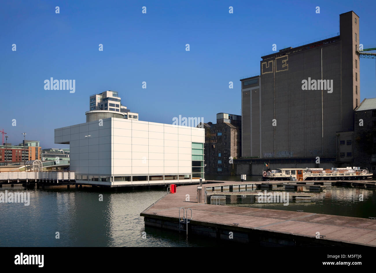 Le vie navigabili del Centro Visitatori in Grand Canal Dock, la zona è stata doppiata 'Silicon Docks città di Dublino, Irlanda Foto Stock