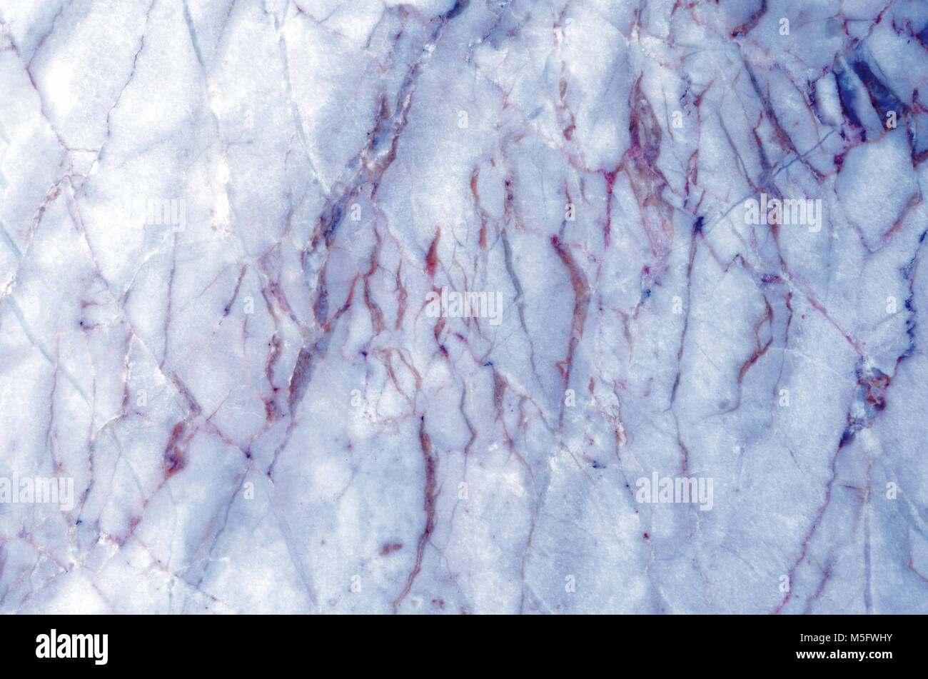 Texture in marmo in marmo sulla superficie della piastrella, un primo piano sulla superficie della piastrella in marmo sulla parete di marmo presente un dettaglio delle texture e pattern di marmo o Foto Stock