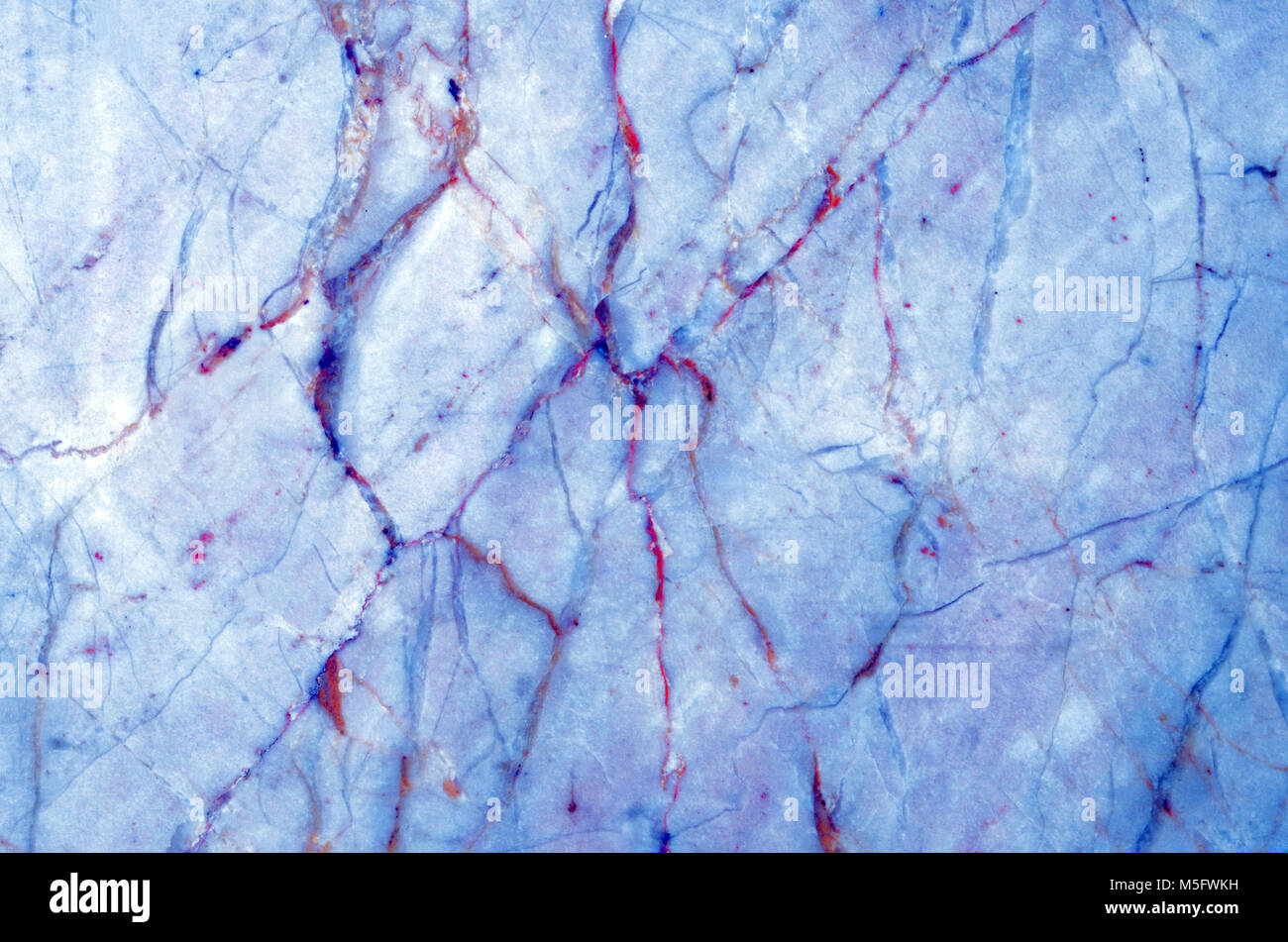 Texture in marmo in marmo sulla superficie della piastrella, un primo piano sulla superficie della piastrella in marmo sulla parete di marmo presente un dettaglio delle texture e pattern di marmo o Foto Stock
