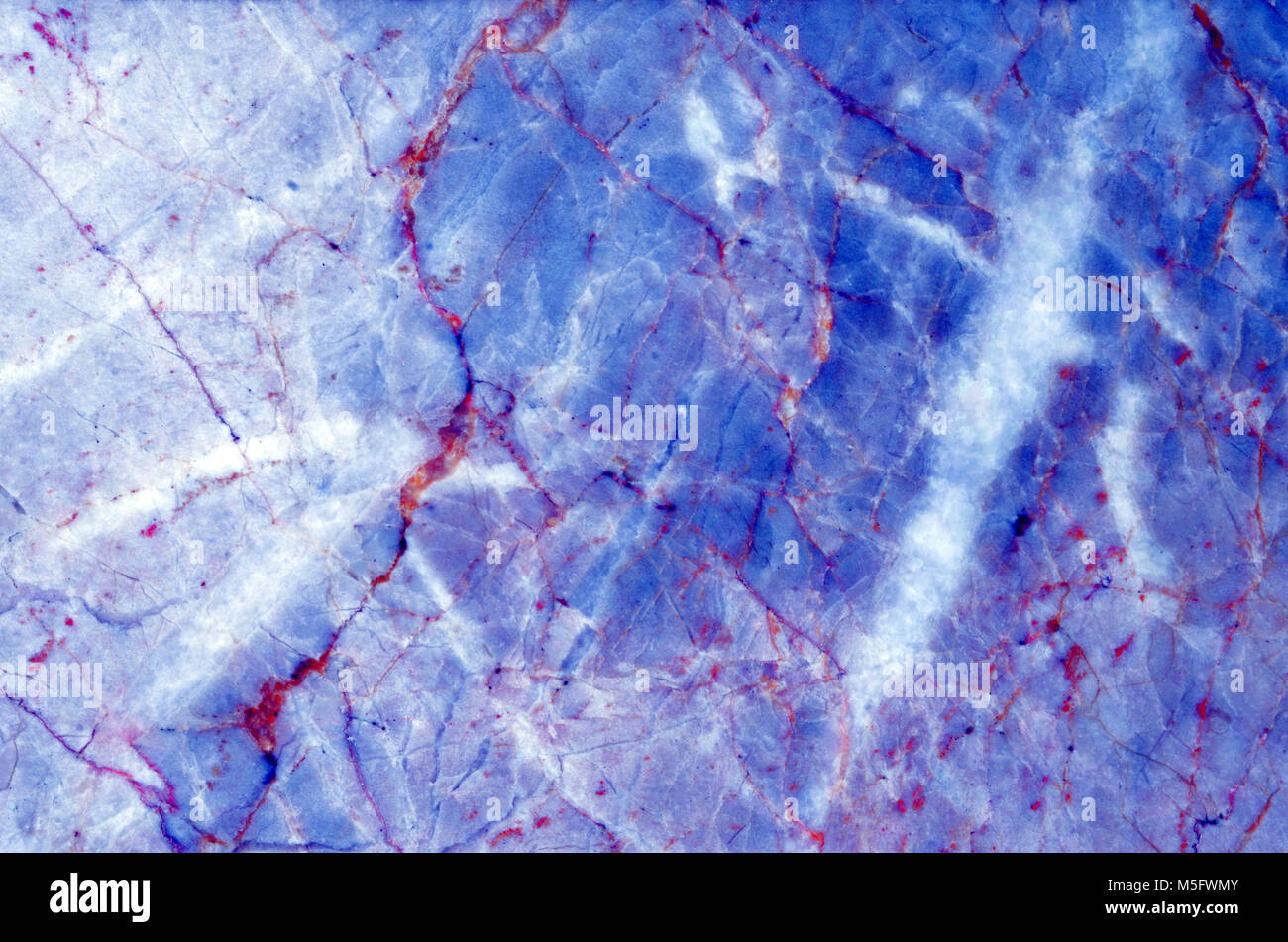 Texture in marmo in marmo sulla superficie della piastrella, un primo piano sulla superficie della piastrella in marmo sulla parete di marmo presente un dettaglio delle texture e pattern di marmo o Foto Stock