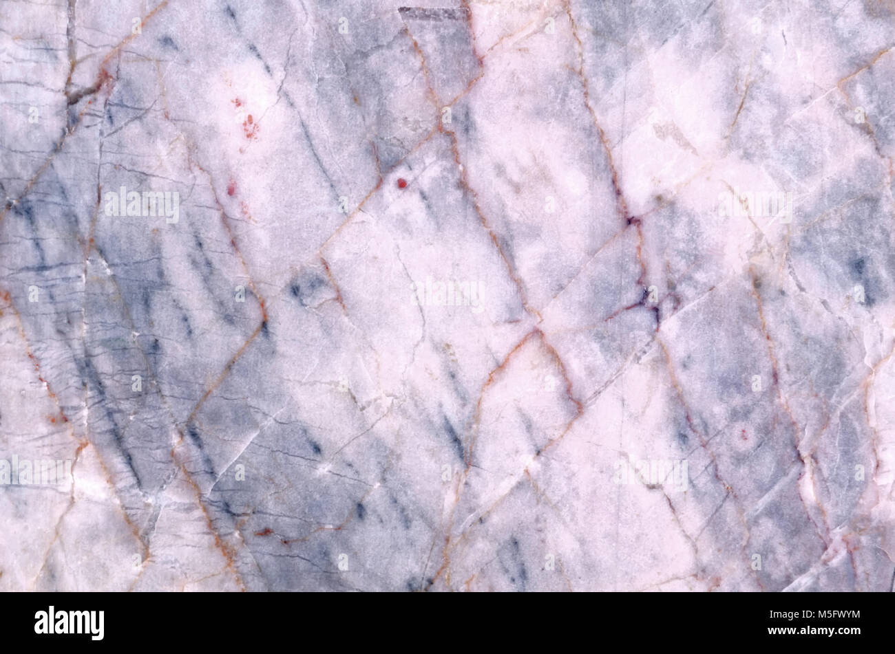 Texture in marmo in marmo sulla superficie della piastrella, un primo piano sulla superficie della piastrella in marmo sulla parete di marmo presente un dettaglio delle texture e pattern di marmo o Foto Stock