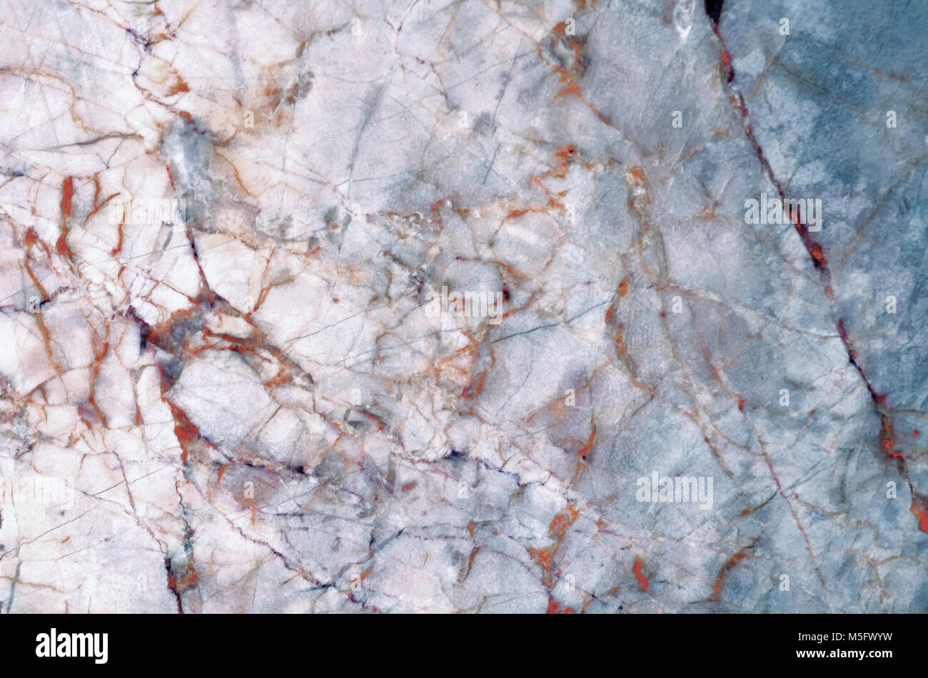 Texture in marmo in marmo sulla superficie della piastrella, un primo piano sulla superficie della piastrella in marmo sulla parete di marmo presente un dettaglio delle texture e pattern di marmo o Foto Stock