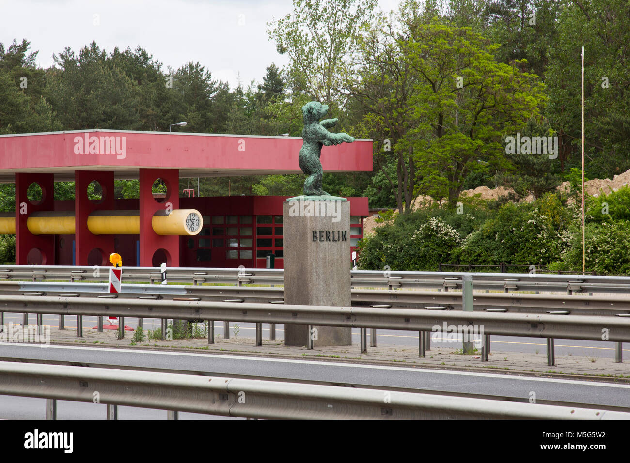 Berlino, Germania - 24 Maggio 2017: Checkpoint Bravo o Checkpoint B è stata la principale autostrada Autobahn valico di frontiera tra Berlino Ovest e il tedesco Democ Foto Stock