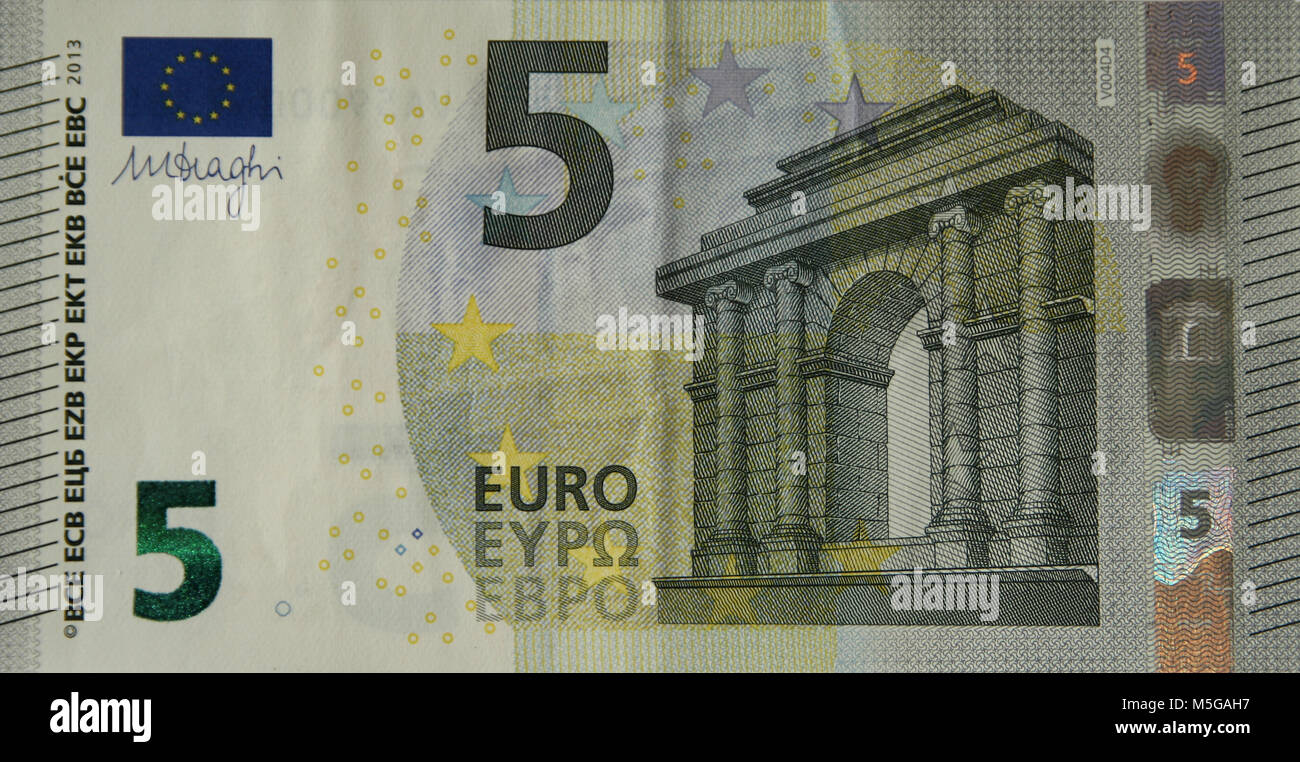 Close-up delle facce di un cinque di banconote in euro Foto Stock