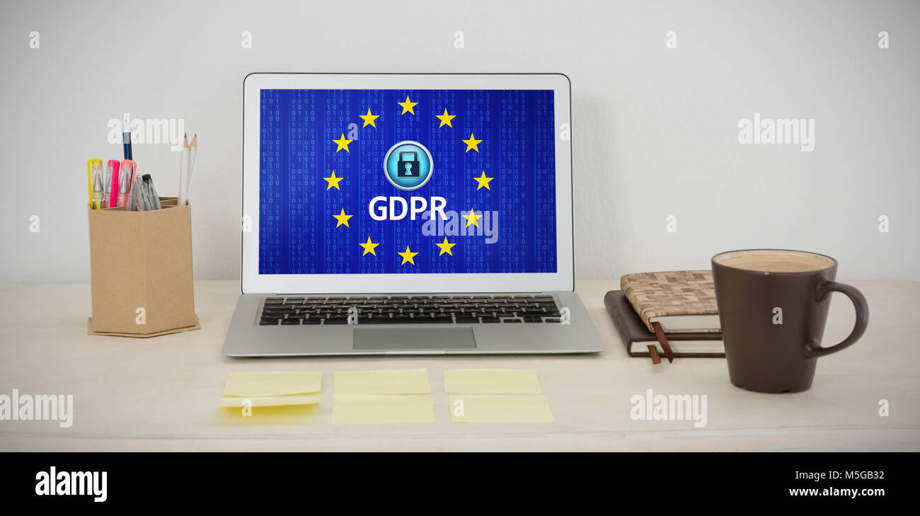 Immagine composita di laptop e vari accessori per ufficio su tavola Foto Stock