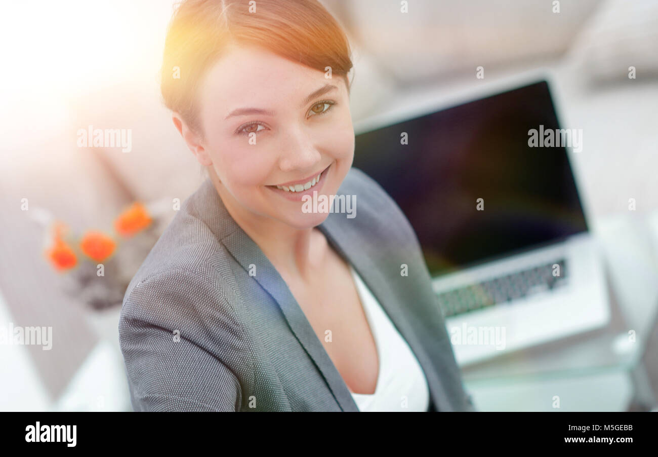 Closeup ritratto di una femmina di psicologo nel suo ufficio privato Foto Stock