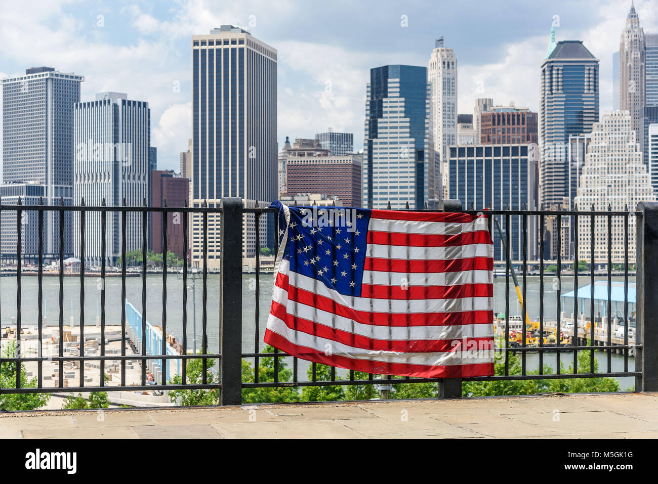 Lo skyline di Manhattan inferiore visto da Brooklyn Foto Stock