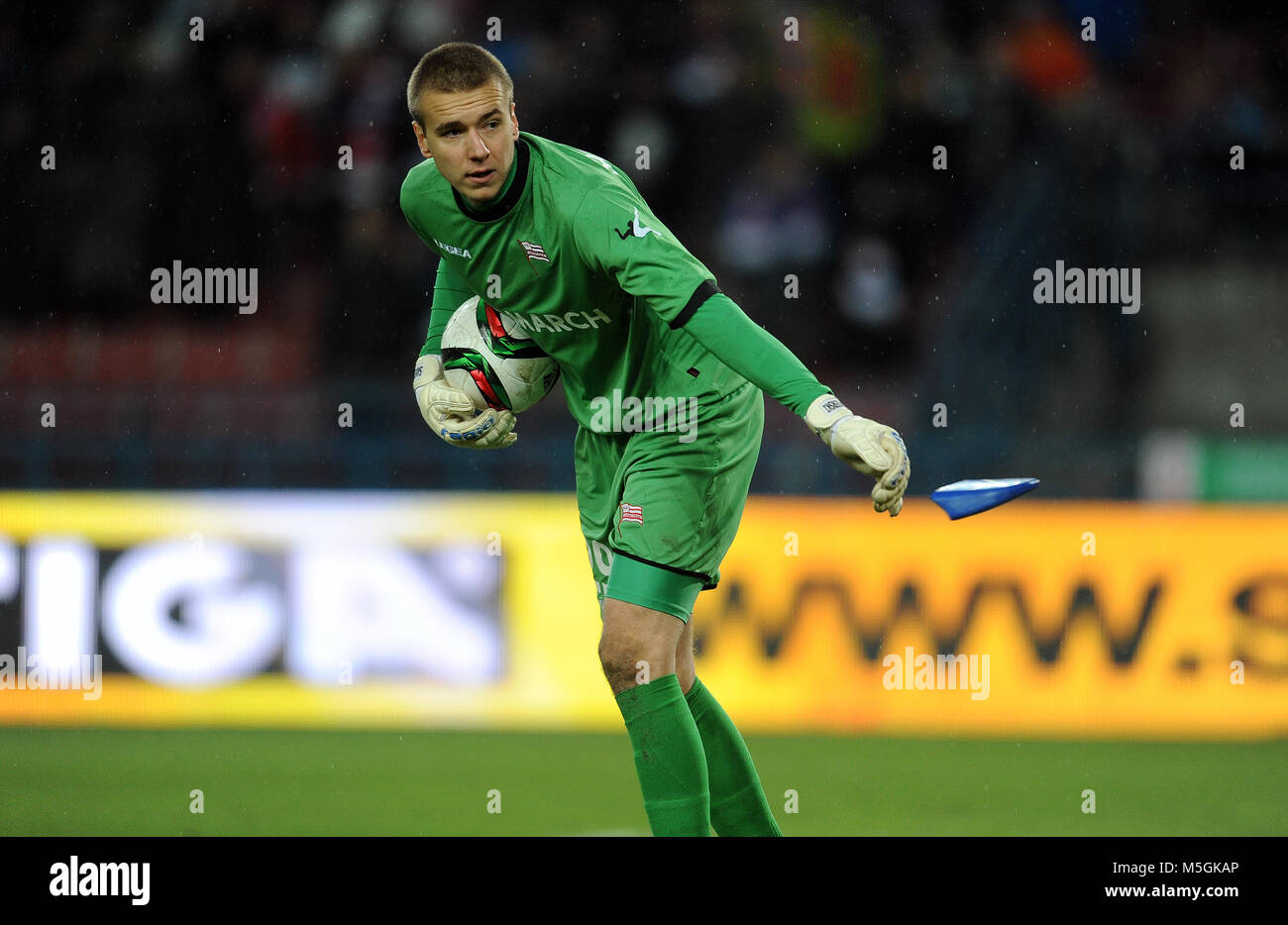 CRACOV, Polonia - 29 novembre 2015: T-Mobile Extra Campionato Premier polacco Football League Wisla Cracov Cracovia Cracov Derby o/p: Grzegorz sandomierski Foto Stock