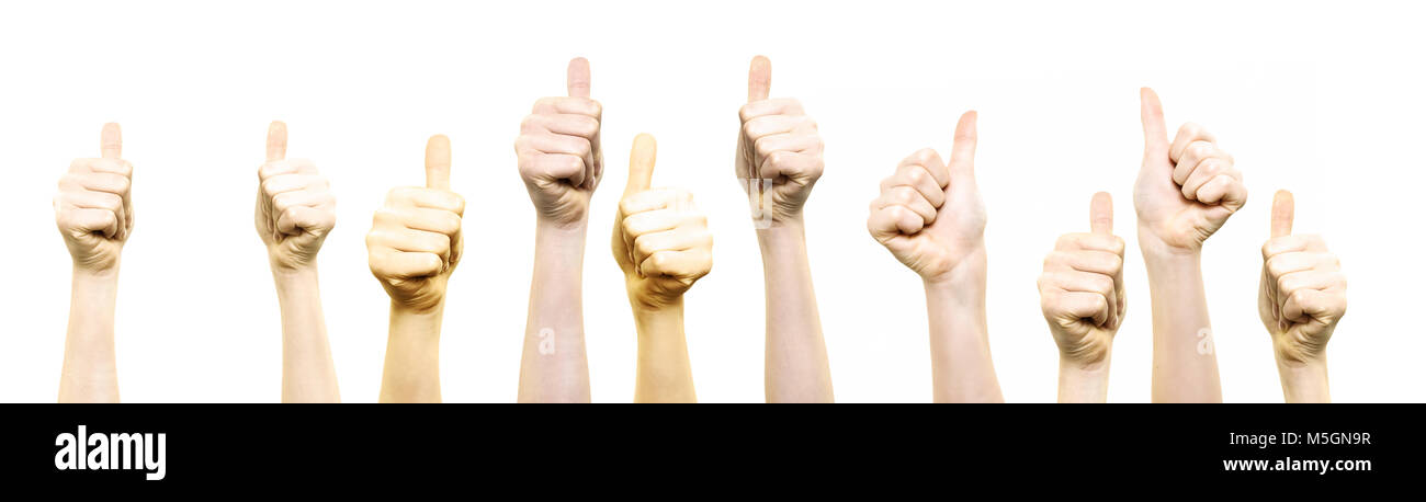 Un gruppo di giovani che mostra Thumbs up gesto su sfondo bianco Foto Stock