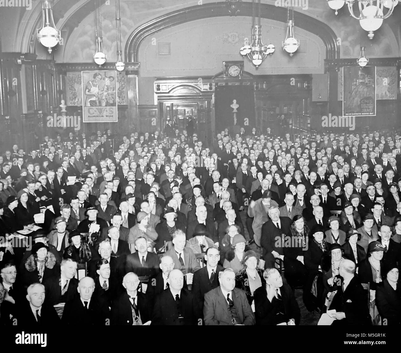 Una riunione trimestrale del CWS Mitchell Memorial Hall di Manchester, probabilmente 1920/30s Foto Stock