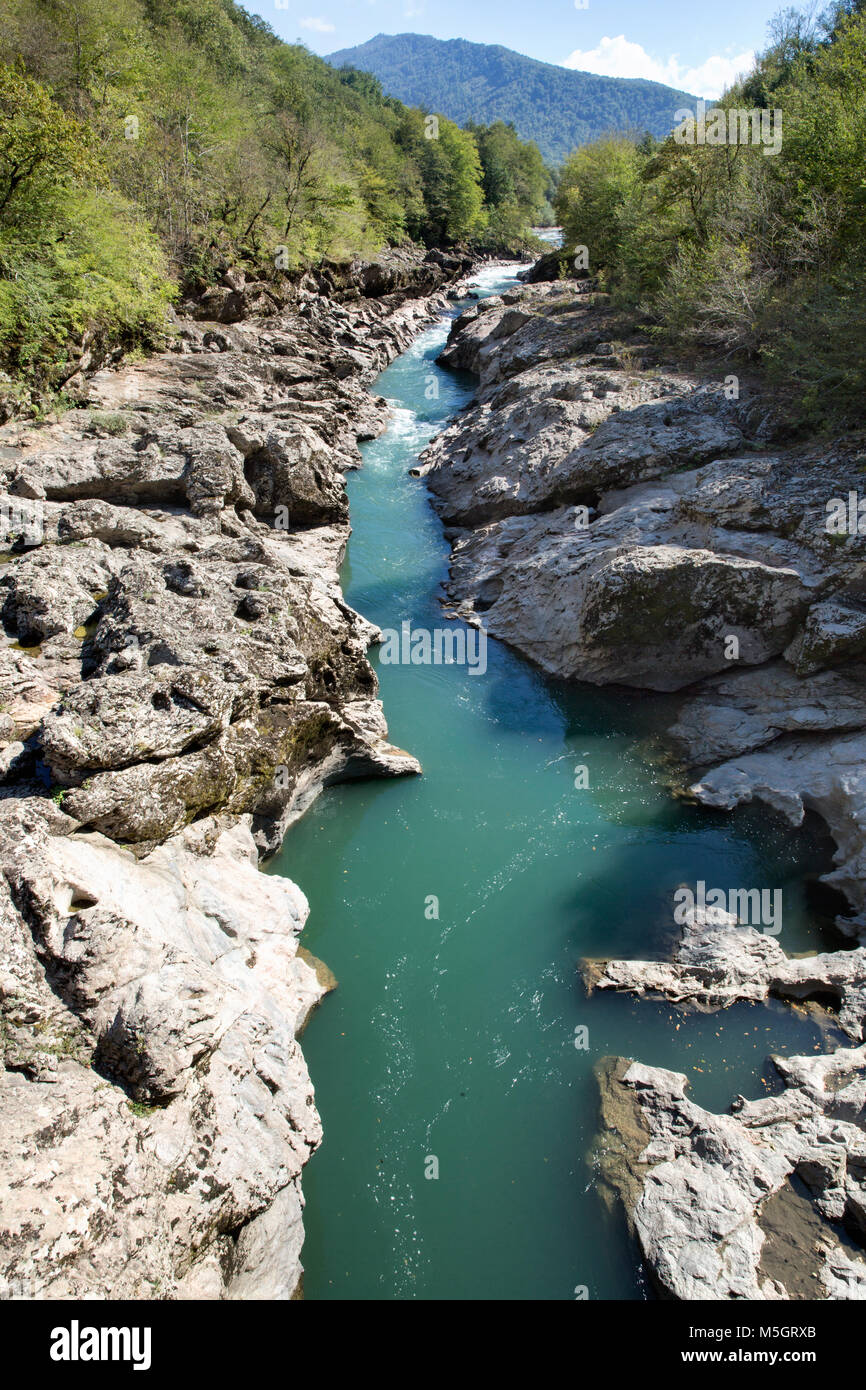 Fiume in montagna. Krasnodar krai. La Russia Foto Stock