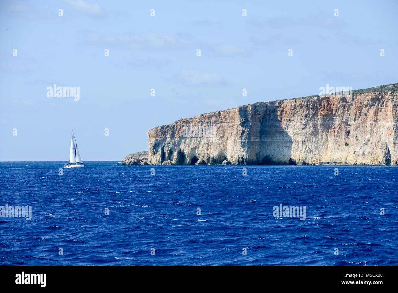 Comino è una piccola isola dell'Arcipelago Maltese si trova tra le isole di Malta e Gozo nel Mare Mediterraneo Foto Stock
