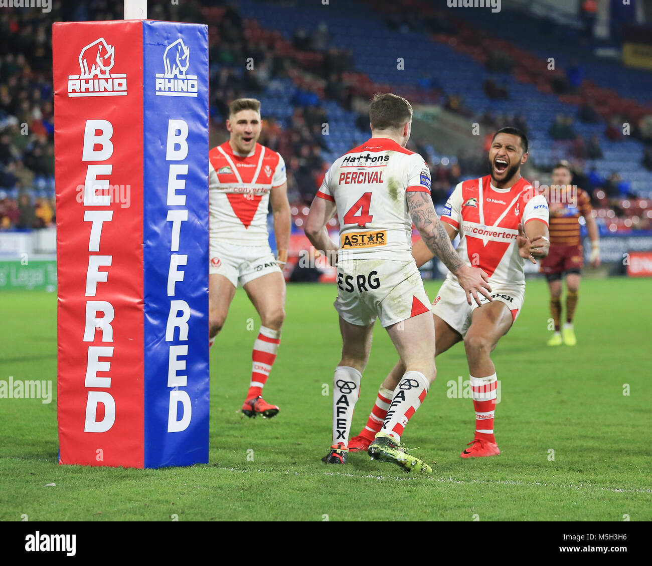 Huddersfield, Regno Unito. Il 23 febbraio, 2018. John Smiths Stadium, Huddersfield, Inghilterra; Betfred Super League Rugby, Huddersfield Giants versus St Helens; Mark Percival di St Helens celebra la sua prova a credito: News Immagini/Alamy Live News Foto Stock