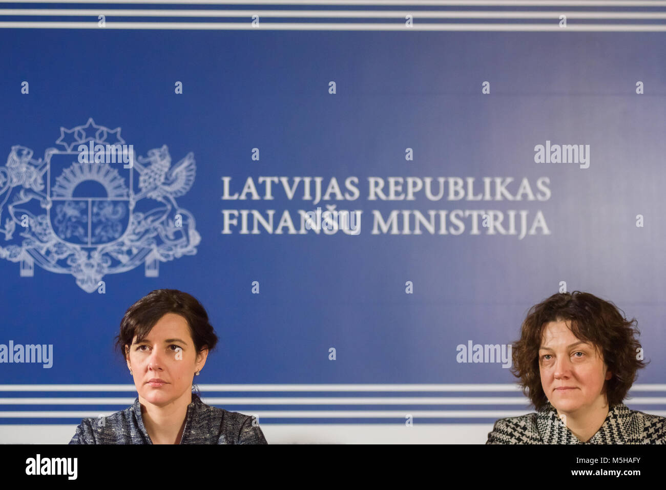 Riga, Lettonia, 24 feb 2018. Il ministro delle finanze della Lettonia Dana Reizniece Ozola alla conferenza stampa presso il ministero delle Finanze della Lettonia informa circa la situazione attuale nel settore finanziario. Riga, Lettonia Foto Stock