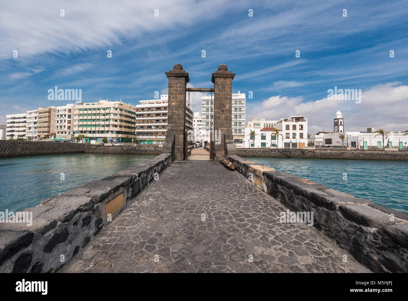 Arrecife capitale cityscape, sfere ponte in Lanzarote, Isole canarie, Spagna. Foto Stock