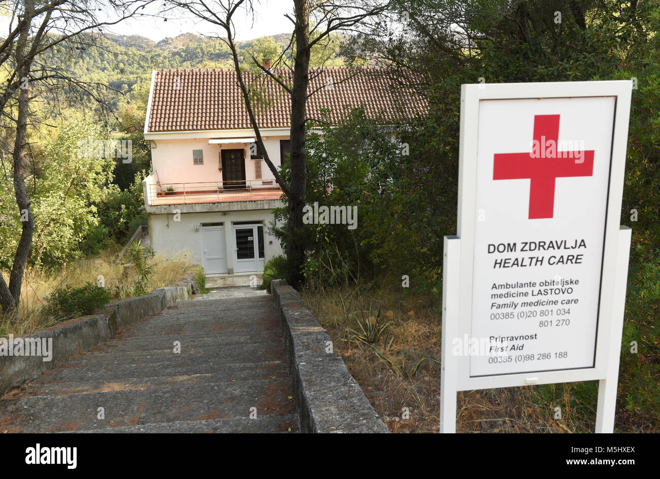 Lastovo, Croazia - Agosto 2017: Ospedale e sala di emergenza in isola di  Lastovo, Croazia. Assistenza sanitaria in Lastovo Foto stock - Alamy