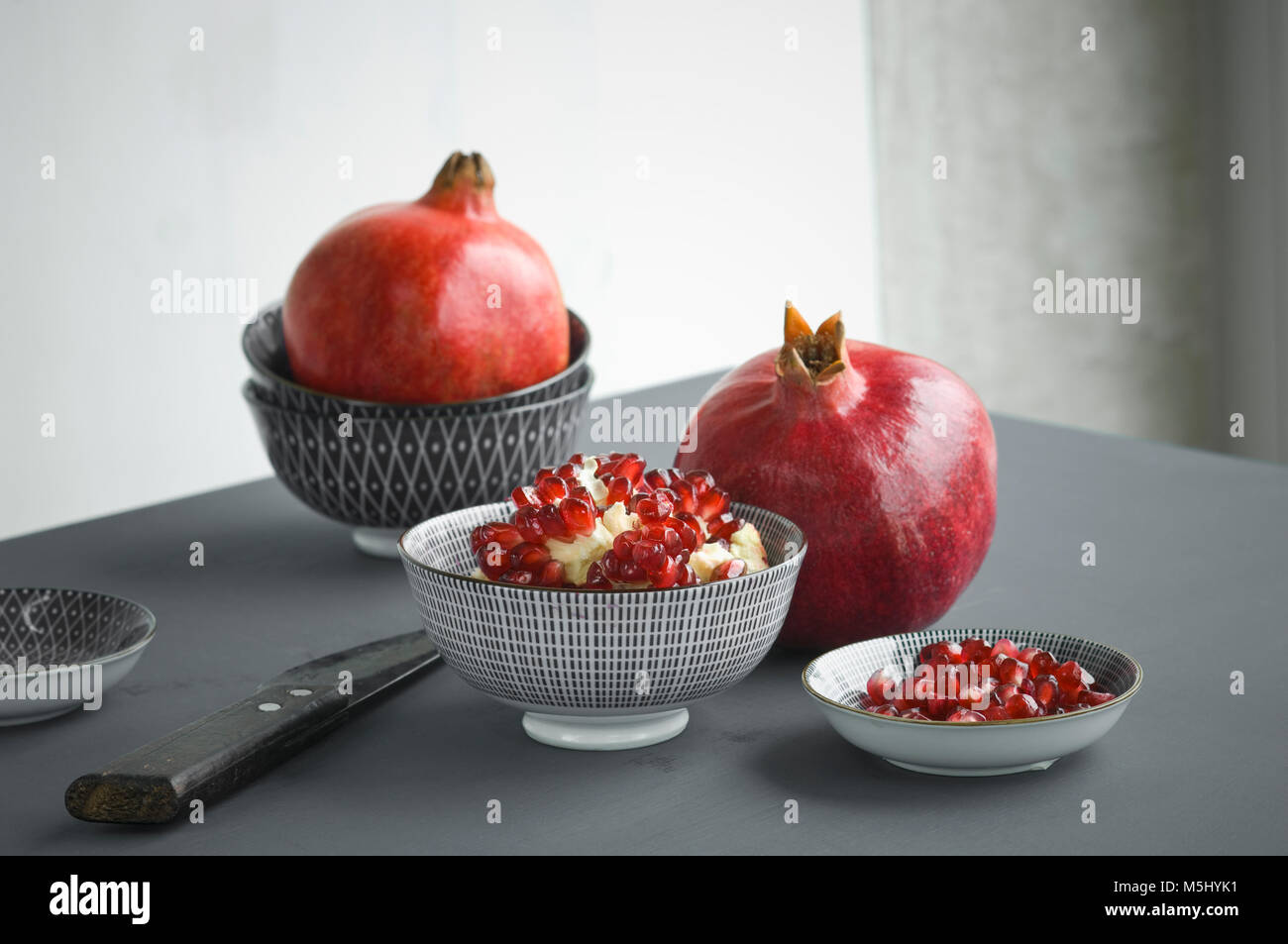 Il Melograno e i semi di melograno in vaso Foto Stock