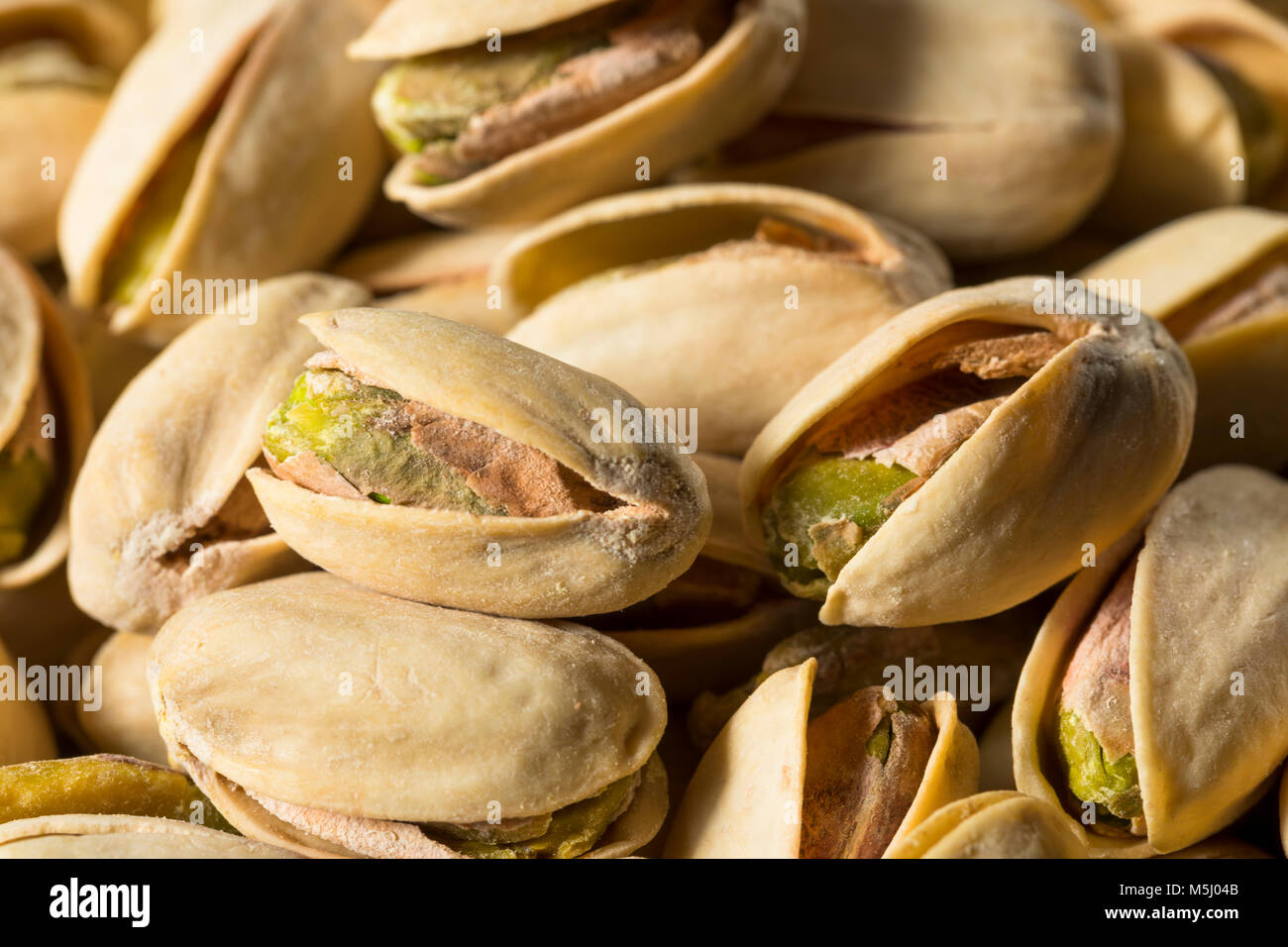 Arrosto e slated i pistacchi in guscio Foto Stock