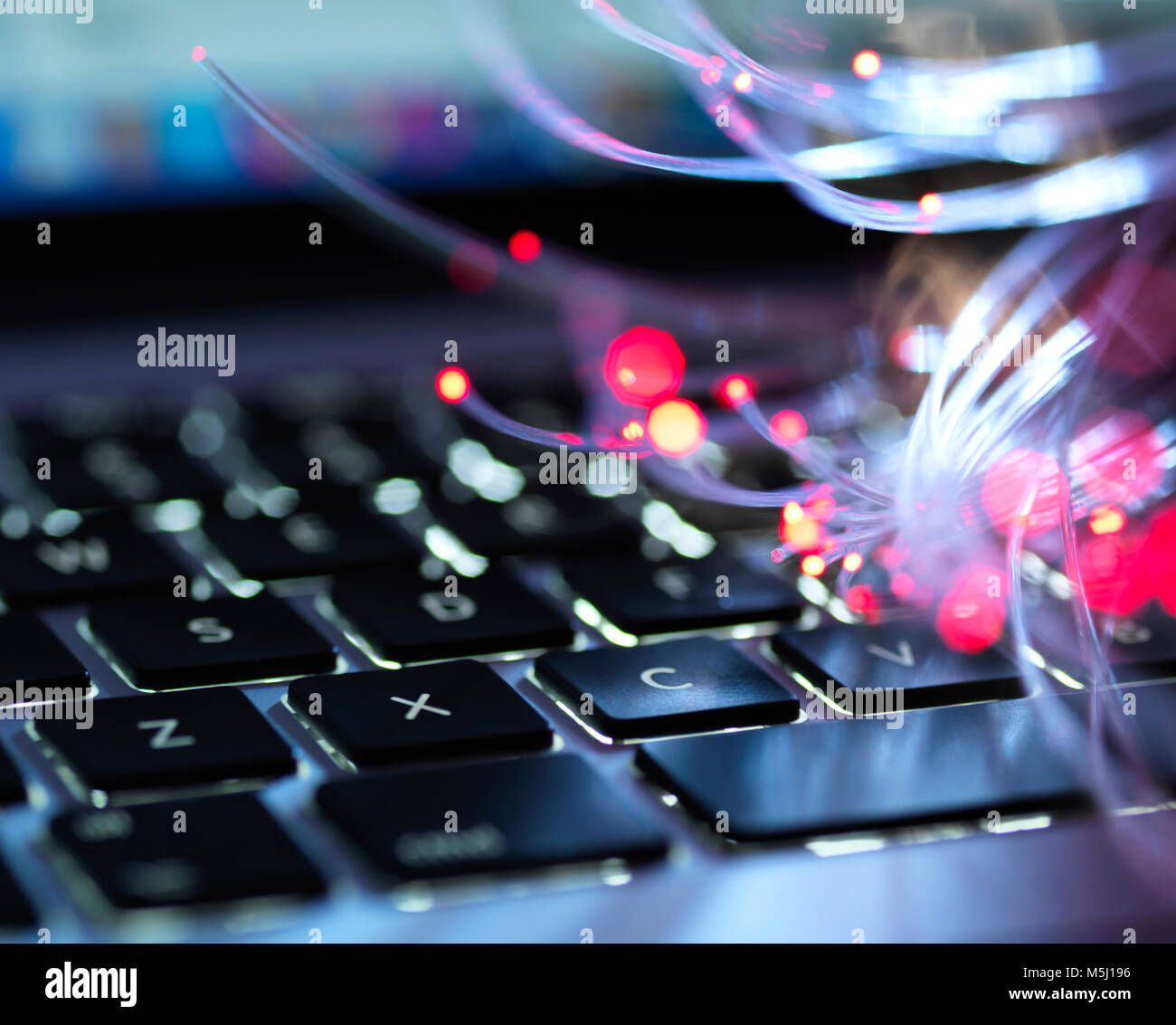 Fibra ottica e tastatur del laptop Foto Stock