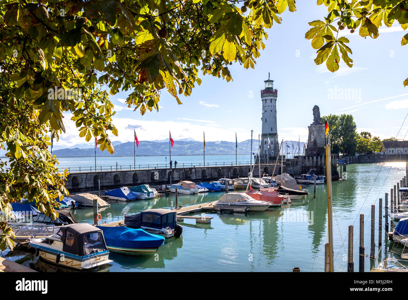 Germania, Lindau, Lago di Costanza, barche ormeggiate in porto Foto Stock