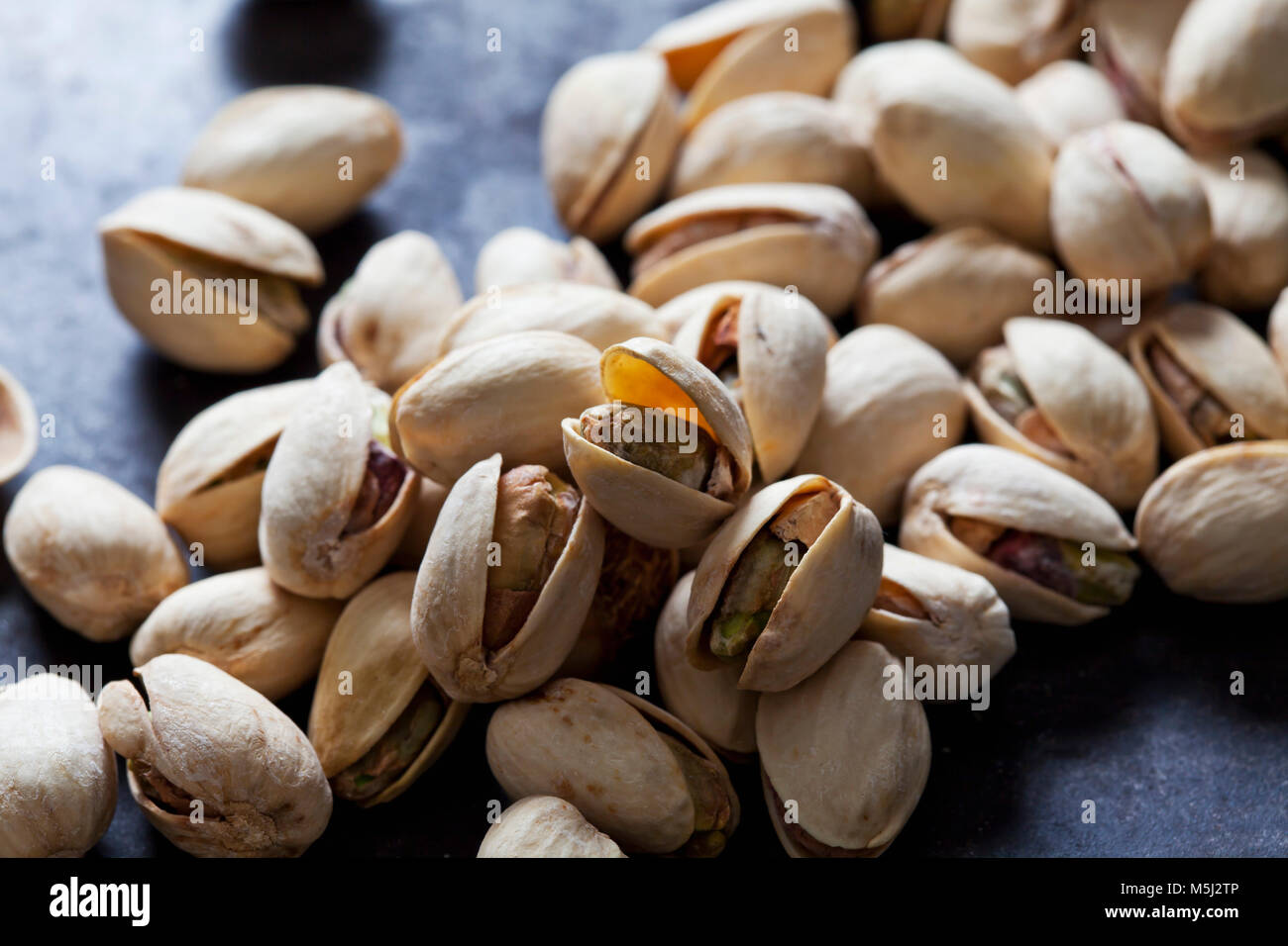 Tostati e salati pistacchi Foto Stock