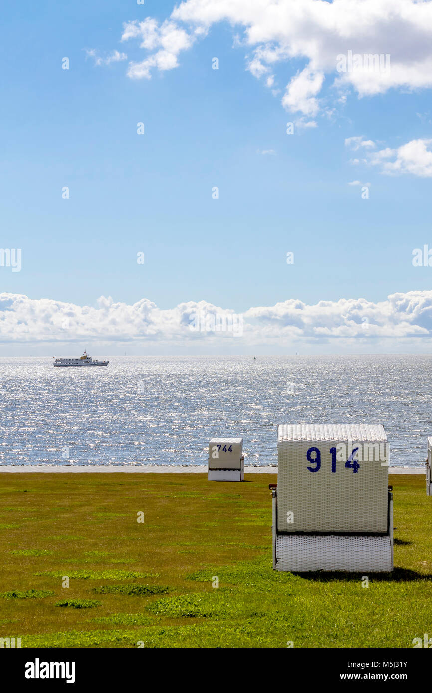 Germania, Schleswig-Holstein, Buesum, spiaggia, incappucciati sdraio in spiaggia Foto Stock