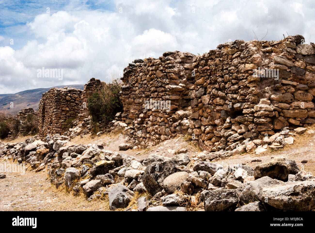 Colcas (graneros) de Arwaturo, Almacén de Alimentos en época Inca / Arwaturo fienili, che ha servito come un magazzino per il grano durante l'impero Inca. Foto Stock