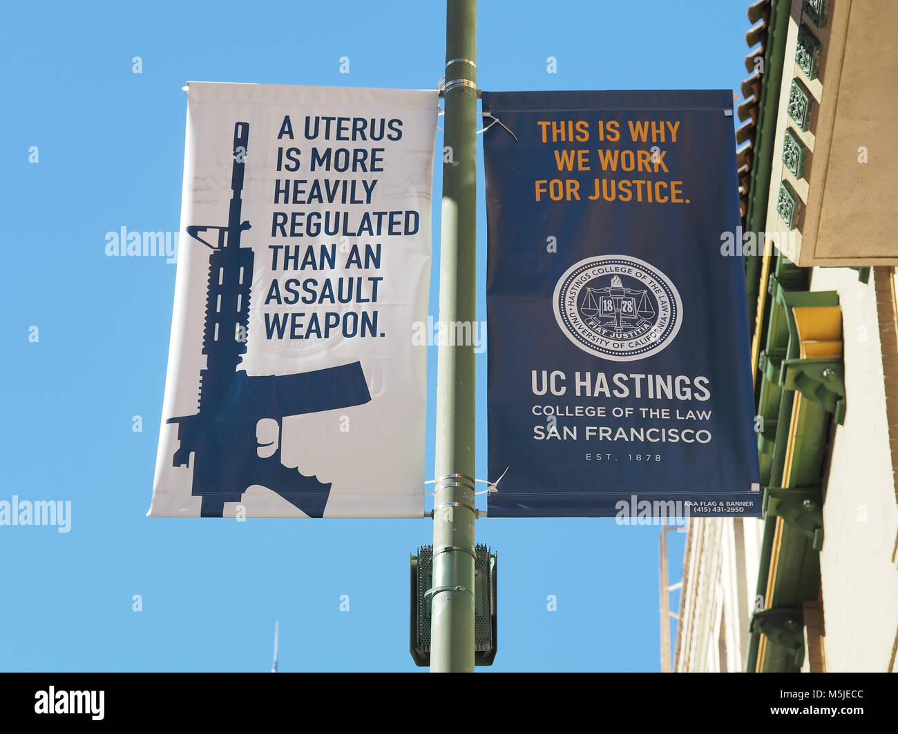 Annuncio sociale da UC Hastings in San Francisco " un utero è più fortemente regolamentati di un assalto arma", Febbraio 2018 Foto Stock