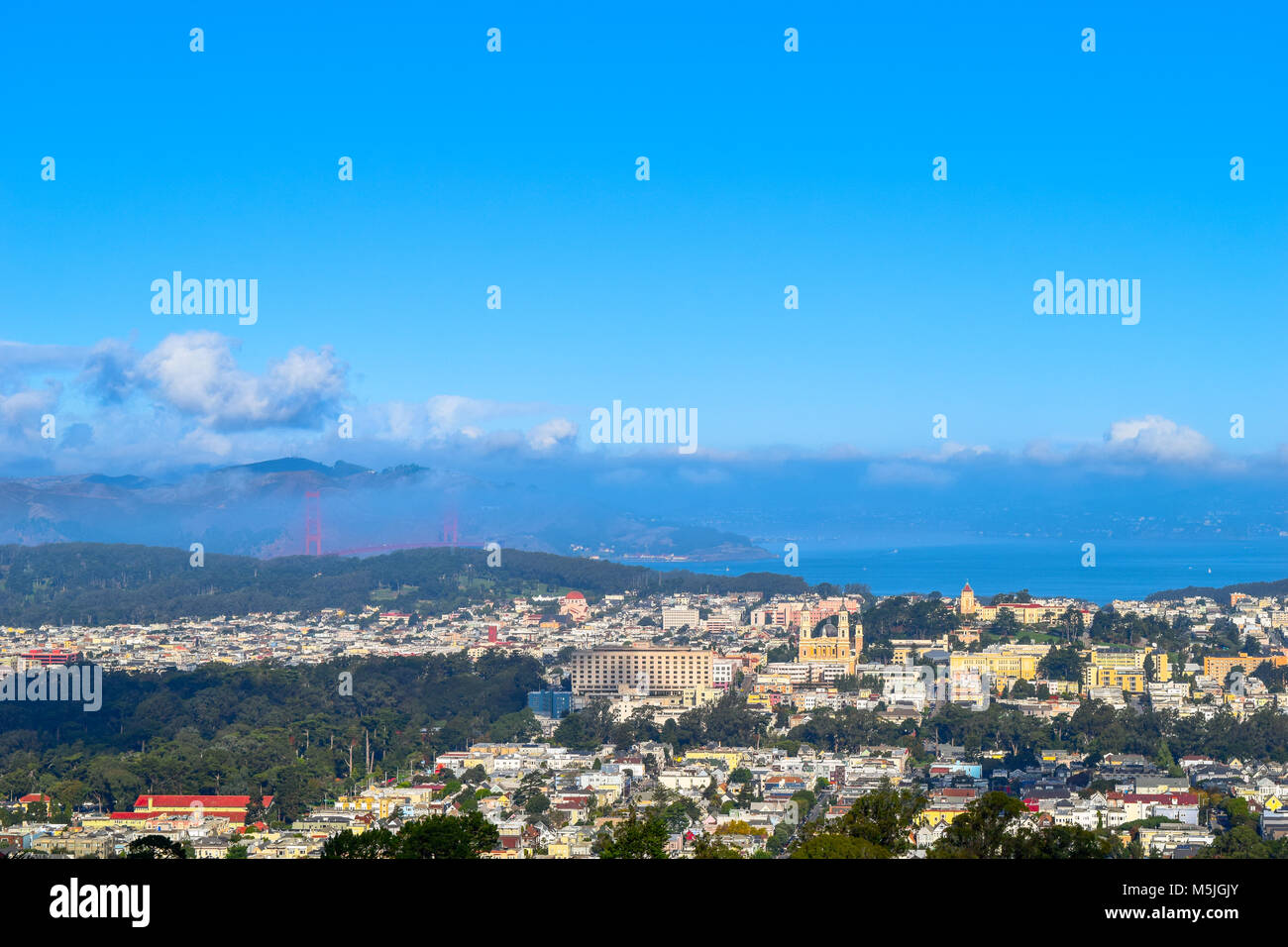 Vista da Twin Peaks su San Francisco il Golden Gate Bridge nel crepuscolo, CALIFORNIA, STATI UNITI D'AMERICA Foto Stock