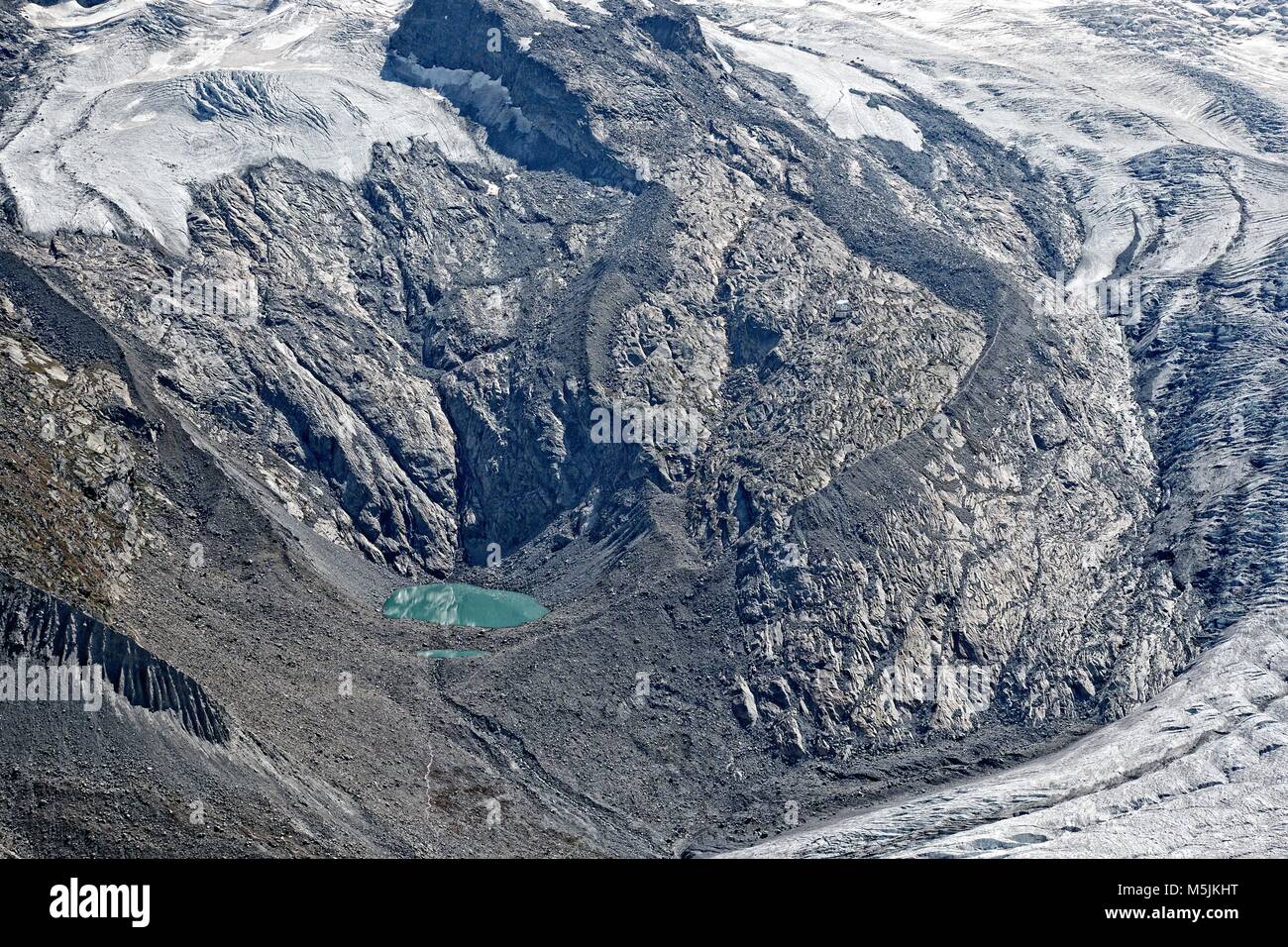 Gorner vedere il lago e piste di roccia sotto il Monte Rosa, Gornergrat Zermatt, Svizzera Foto Stock