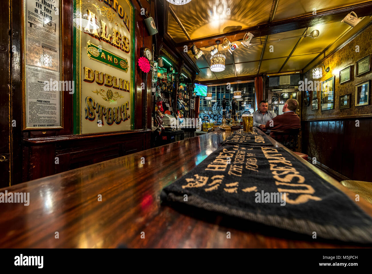 Interno del Kings Head su Victoria Street, Bristol. Uno di Bristol bene vecchio pub tradizionali. Foto Stock
