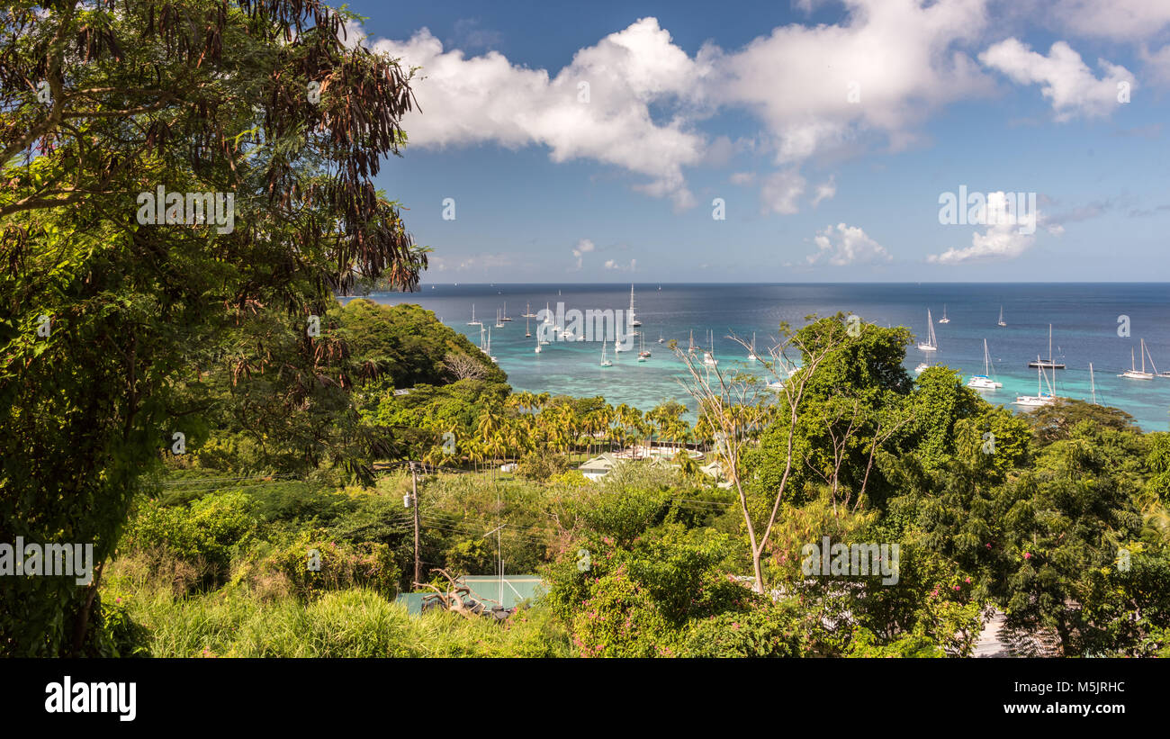 Vista di Port Elizabeth e Admiralty Bay, Bequia, Grenadine Foto Stock