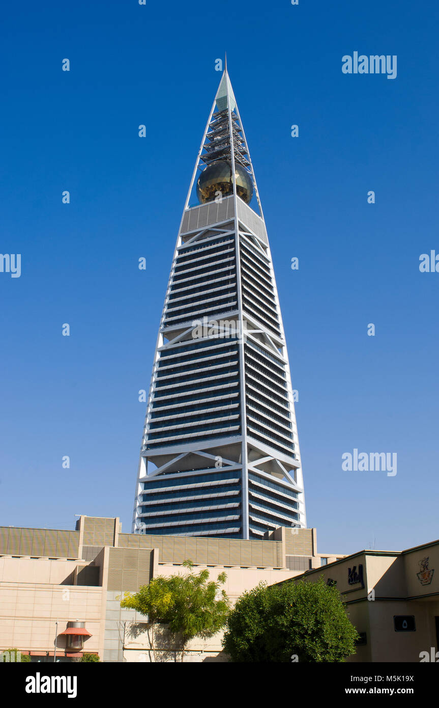 I punti di riferimento di grattacieli ed edifici di Riyadh, Arabia Saudita Capitale su una soleggiata giornata chiara Foto Stock