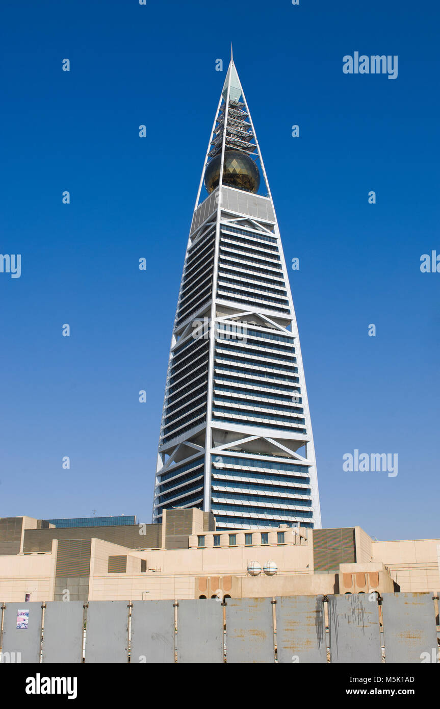 I punti di riferimento di grattacieli ed edifici di Riyadh, Arabia Saudita Capitale su una soleggiata giornata chiara Foto Stock