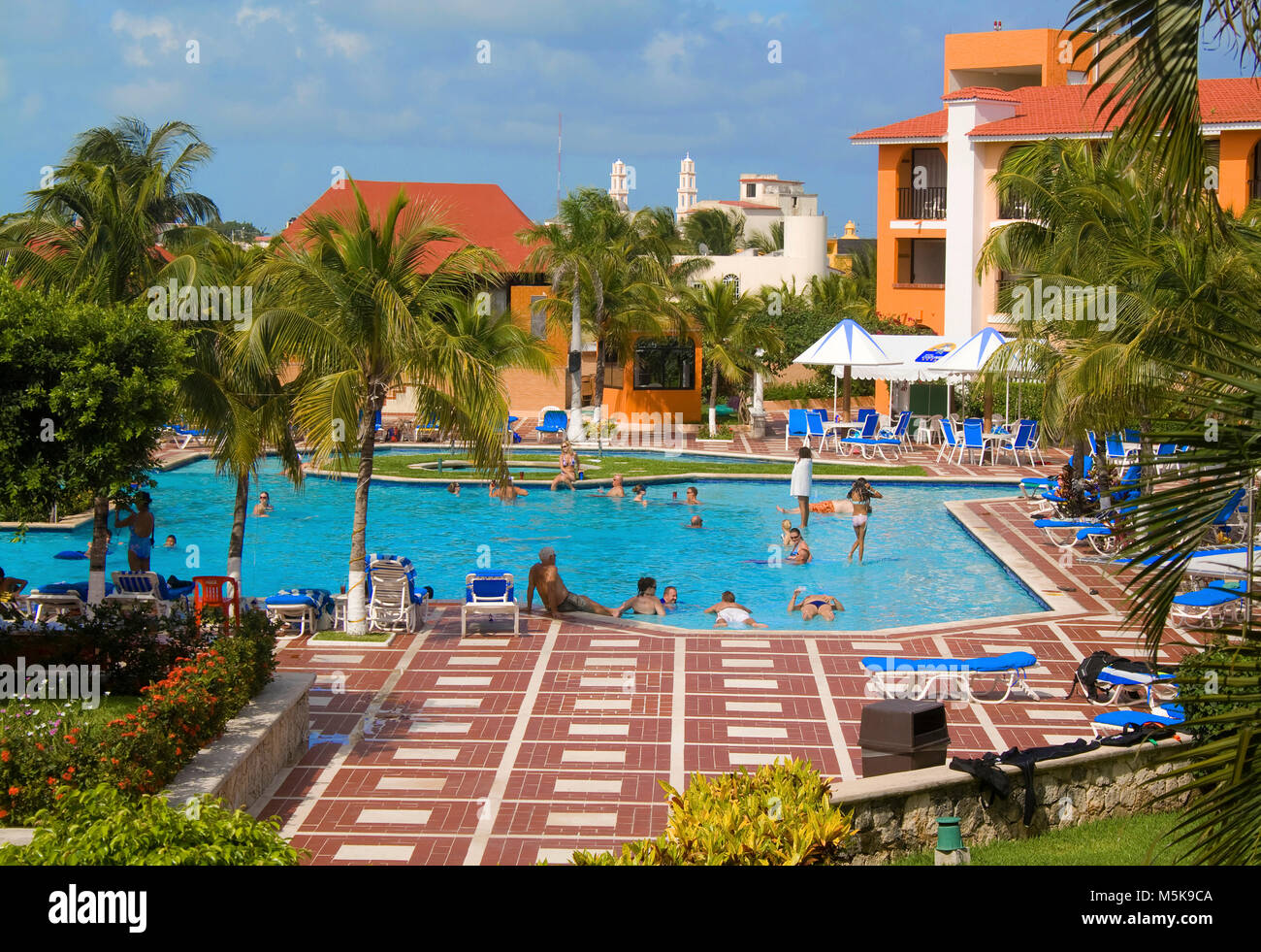 Pool-Landschaft im Hotel Cozumel, Cozumel, Mexiko, Karibik | Piscina presso Hotel Cozumel, Cozumel, Messico, Caraibi Foto Stock