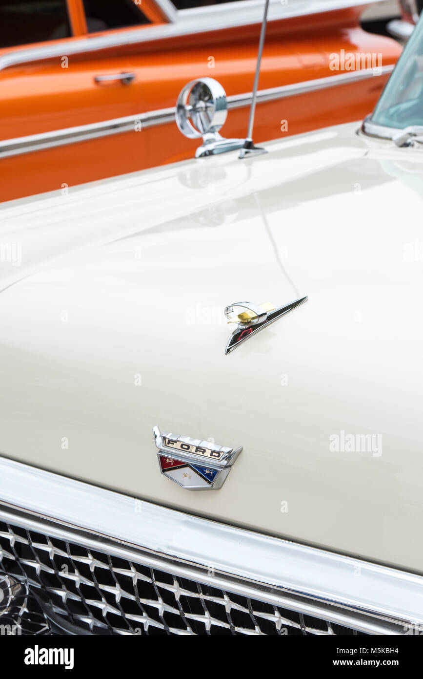 1959 Ford ornamento del cofano e badge. Classic American car Foto Stock