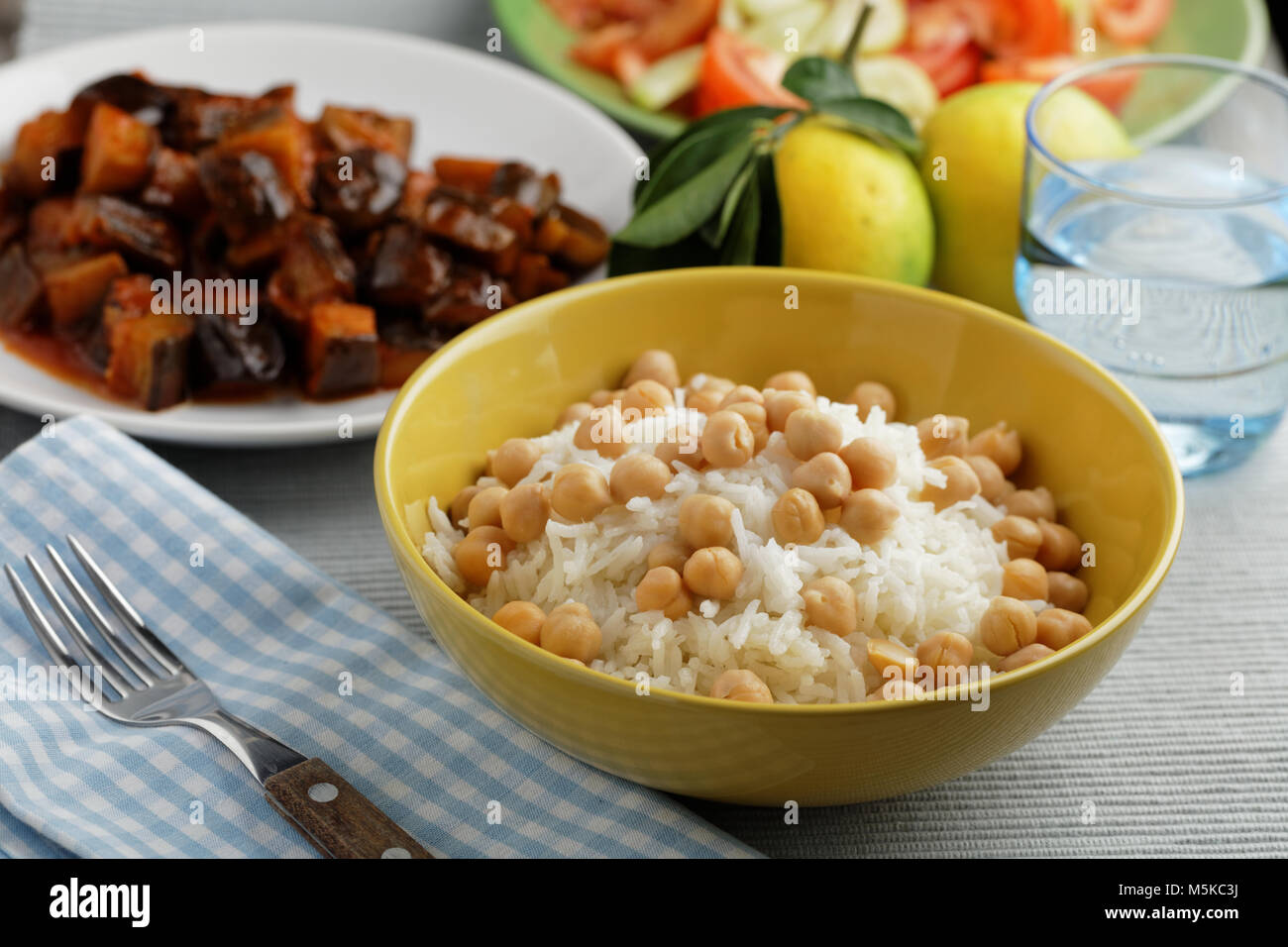 Bagno turco la cena con piatti vegetariani Foto Stock