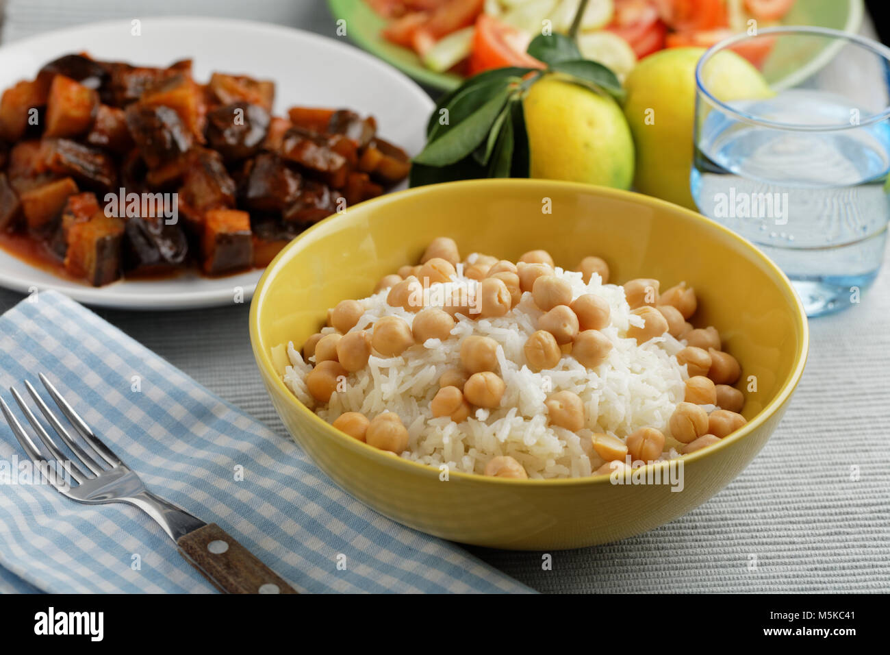 Bagno turco la cena con piatti vegetariani Foto Stock