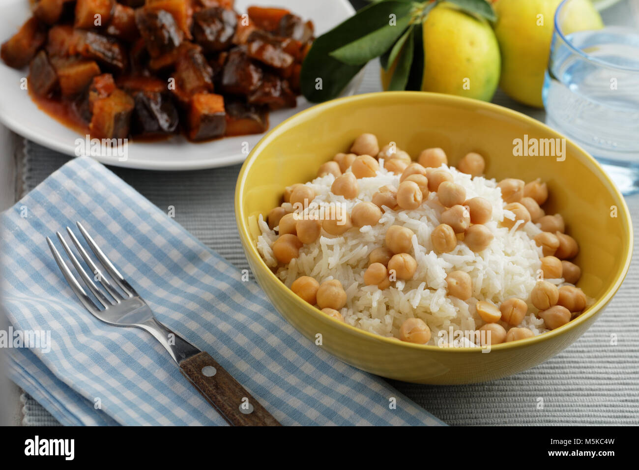 Bagno turco la cena con piatti vegetariani Foto Stock