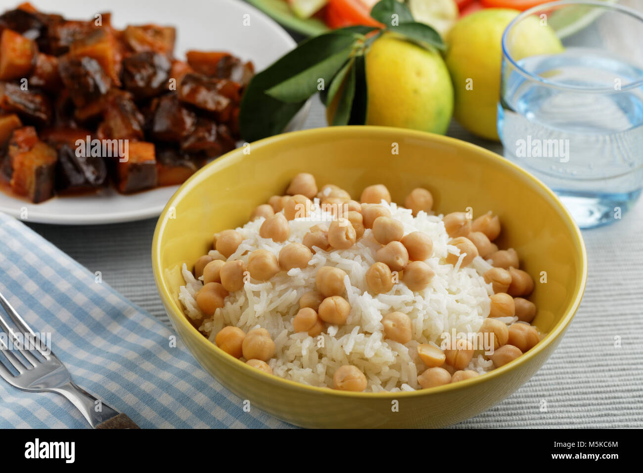 Bagno turco la cena con piatti vegetariani Foto Stock