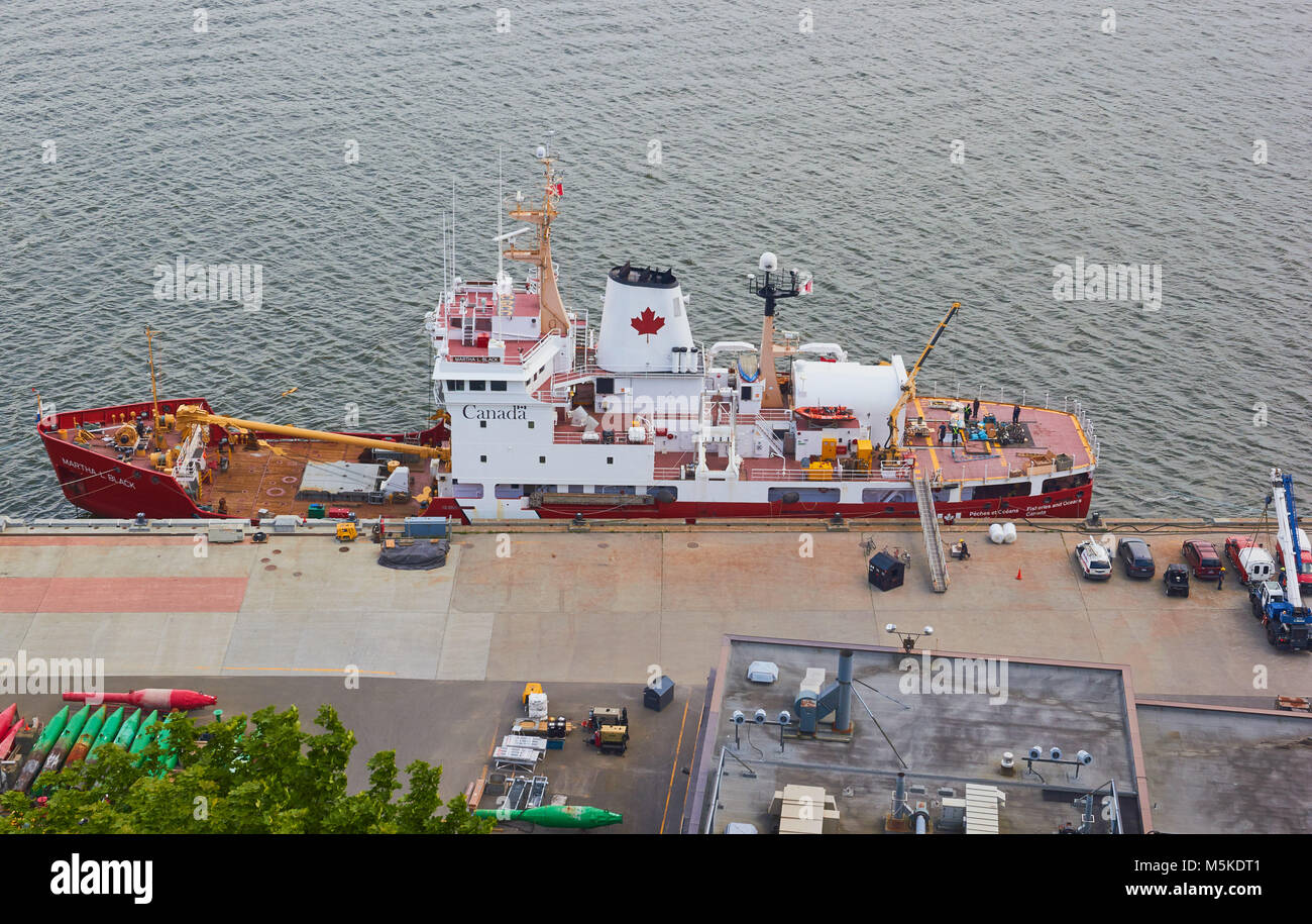 CCGS Martha L nero luce di un icebreaker e gara di boa, Guardia Costiera Canadese, Quebec City, Provincia di Quebec, Canada. Chiamato dopo politico canadese. Foto Stock