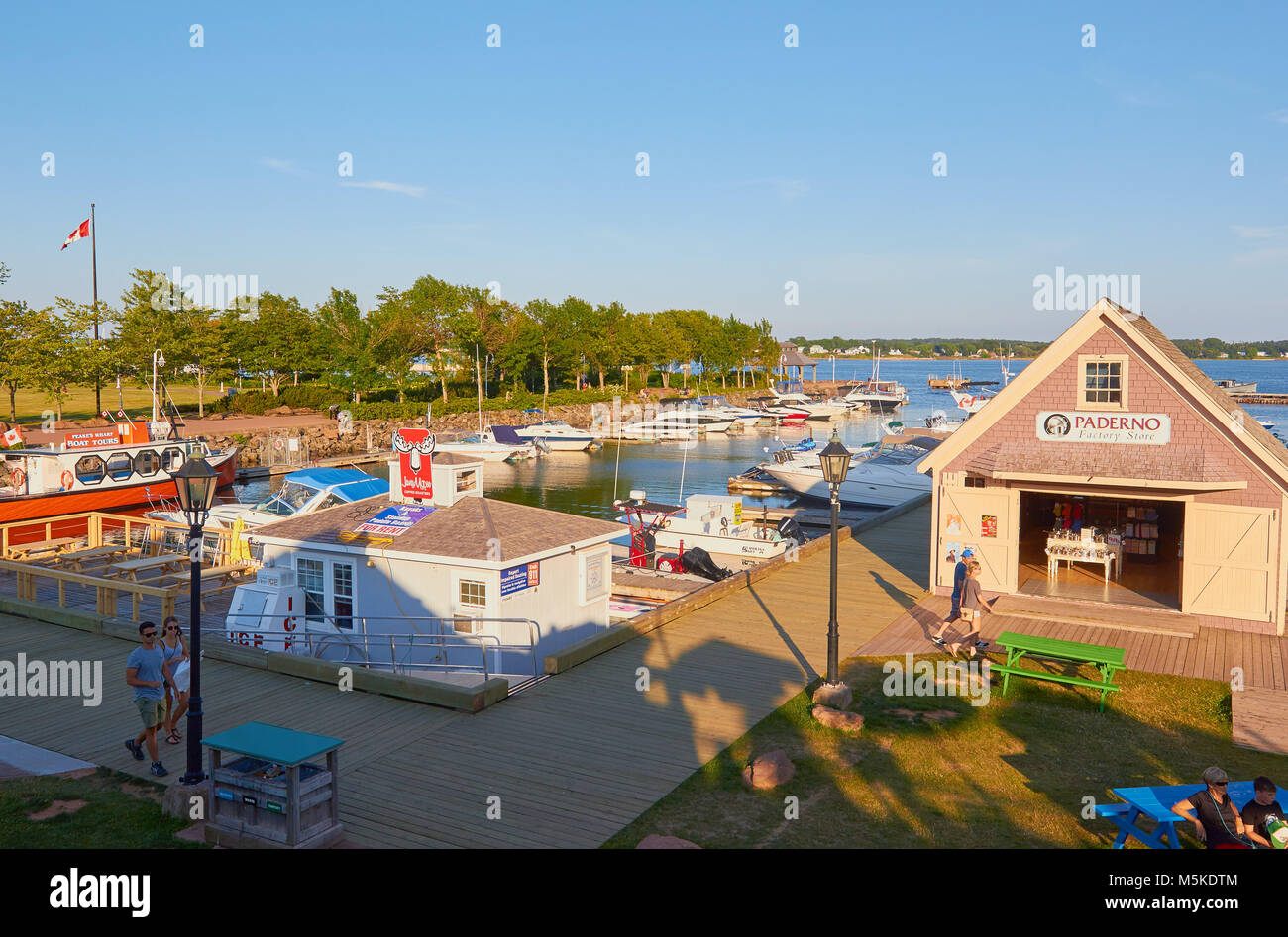 Peakes Wharf sul lungomare storico, Charlottetown, Prince Edward Island (PEI), Canada Peakes Wharf è dove i padri della confederazione sbarcati nel 1864 Foto Stock