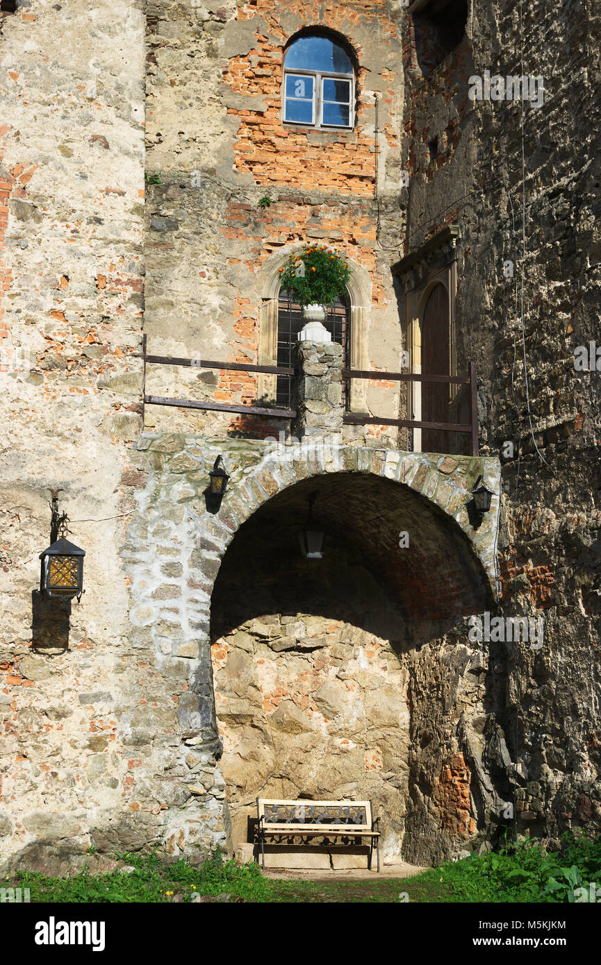 I muri in pietra rovine del medievale castello di Grodno in Zagorze Slaskie, Bassa Slesia, Polonia. Foto Stock