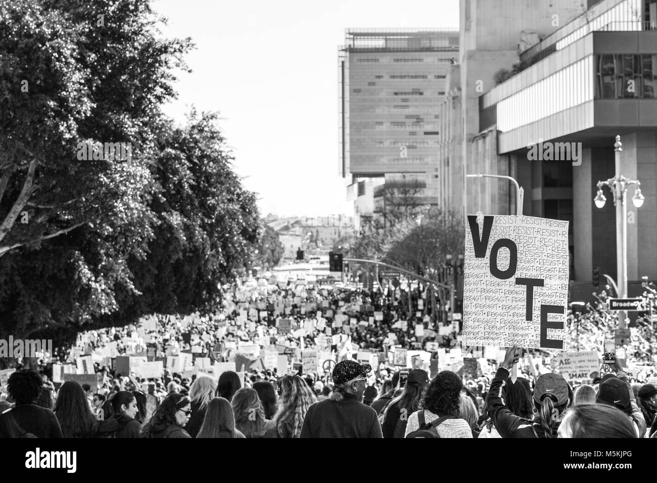 Donna di marzo nel centro cittadino di Los Angeles, 20 Gennaio 2018 Foto Stock