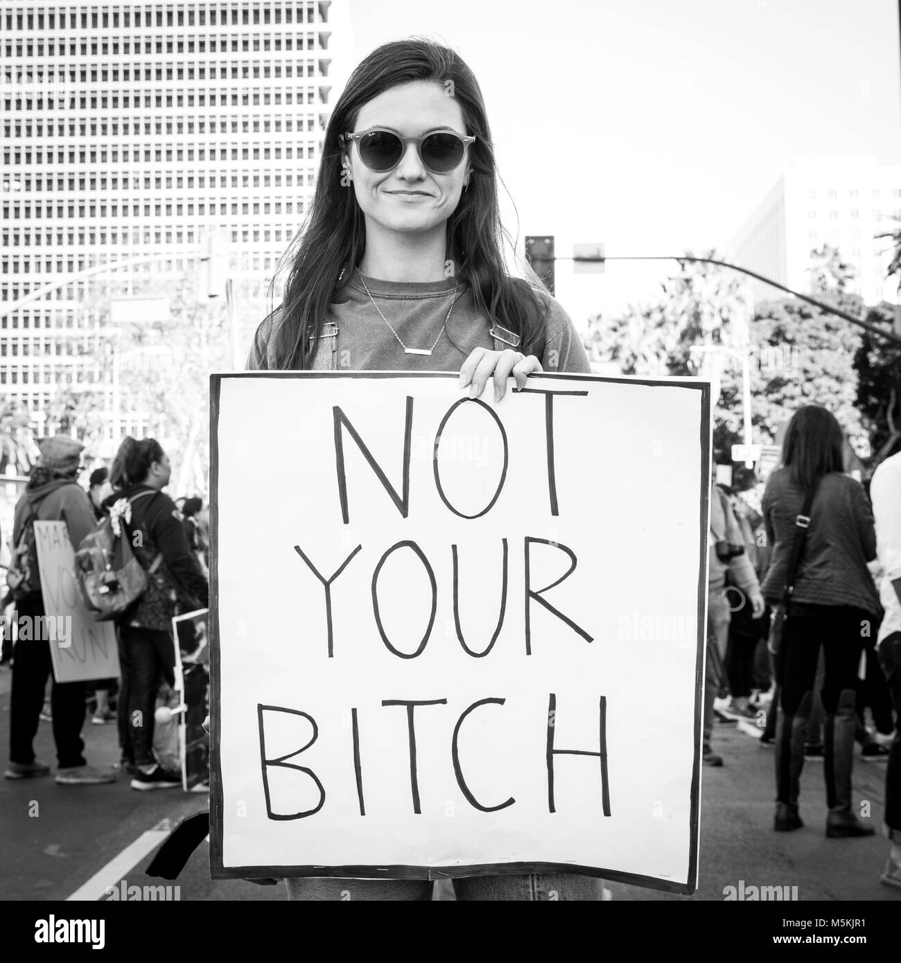 Donna di marzo nel centro cittadino di Los Angeles, 20 Gennaio 2018 Foto Stock