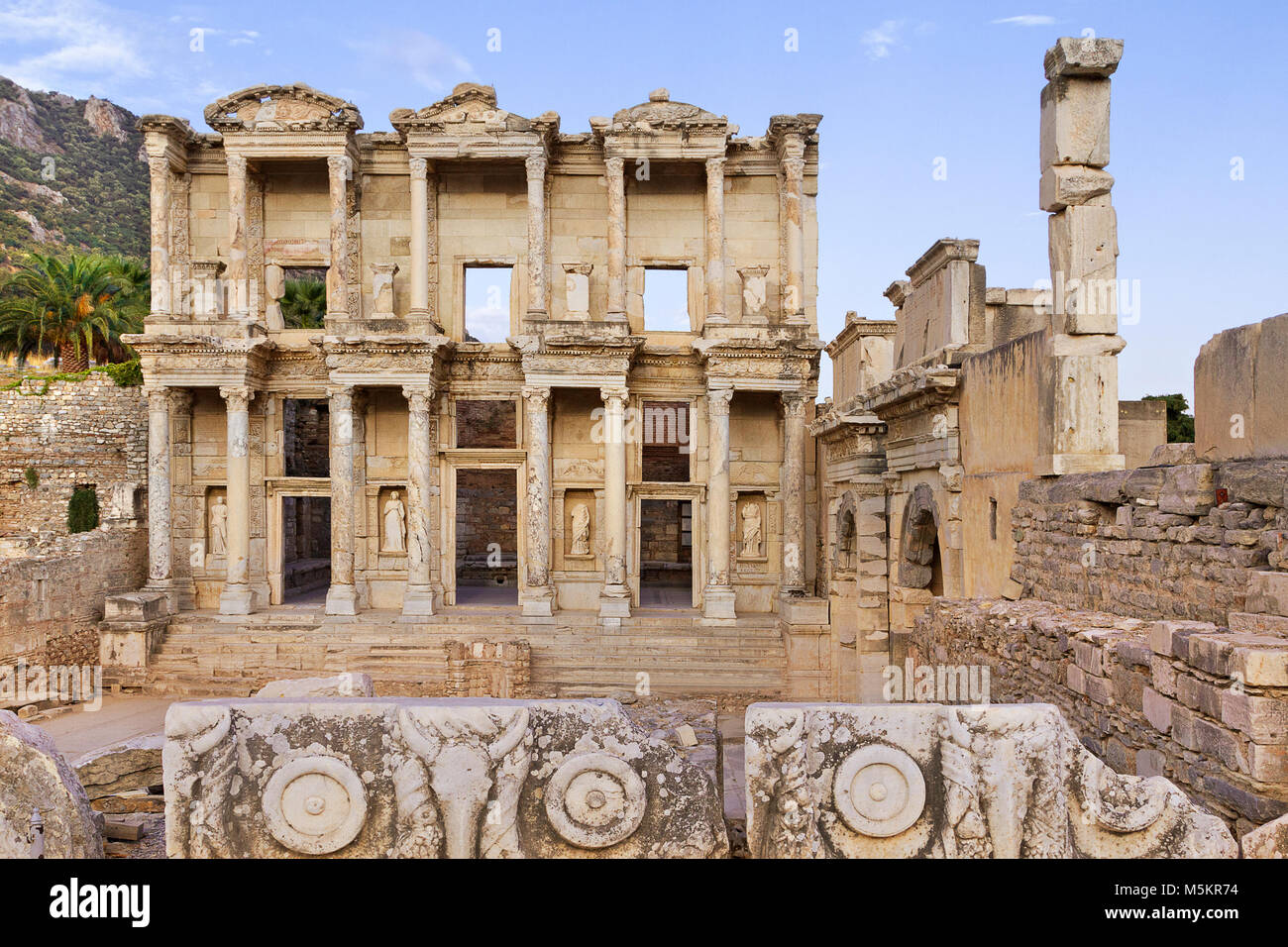 Libreria romana di Celso nelle rovine di Efeso in Turchia Foto Stock