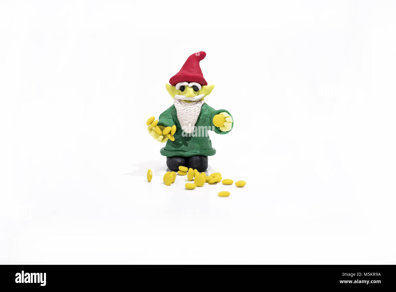 Illustrazione di plastilina. Piccolo Gnome realizzato da plastilina. Foto Stock