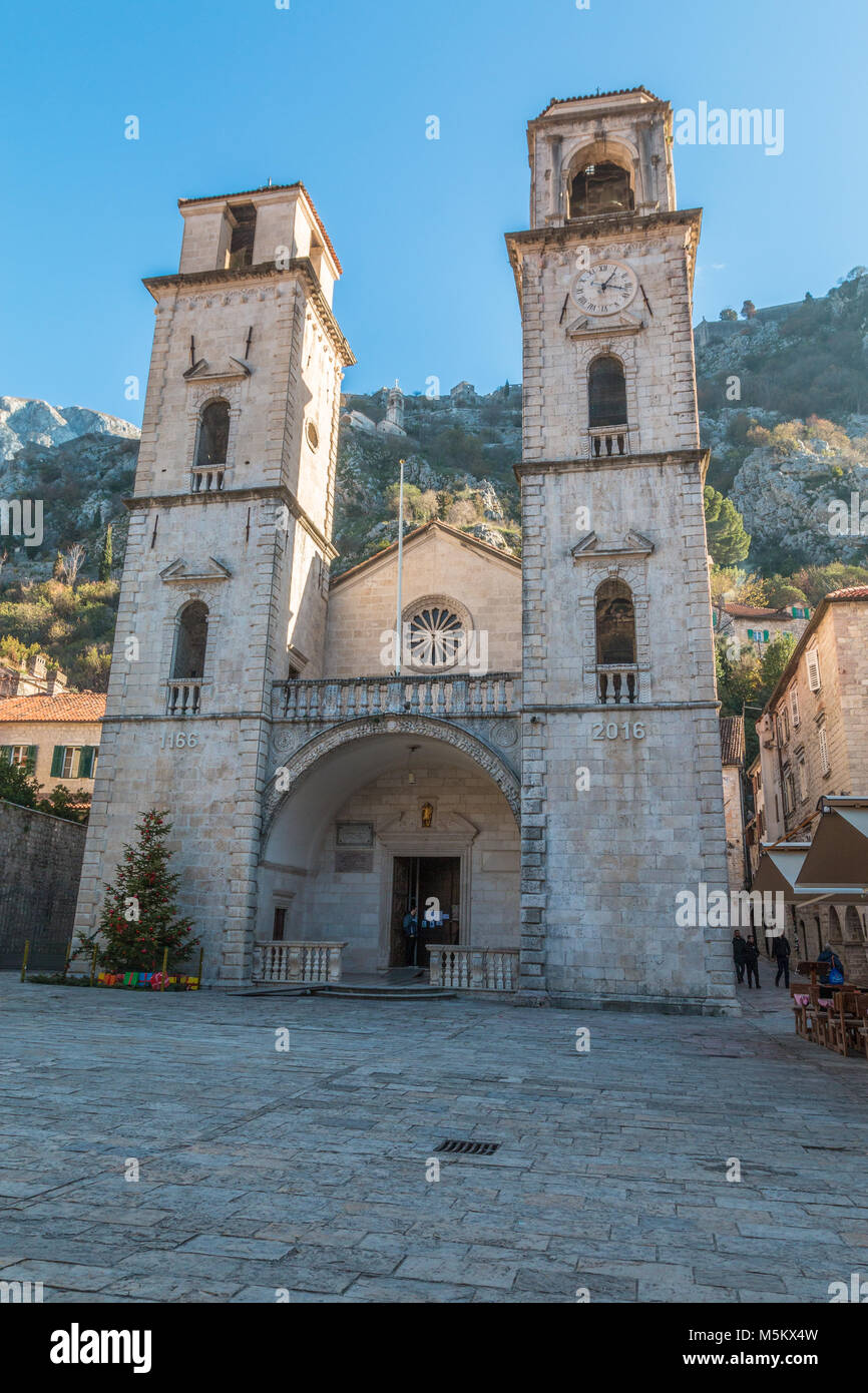 La facciata della Cattedrale di Cattaro in Montenegro Foto Stock