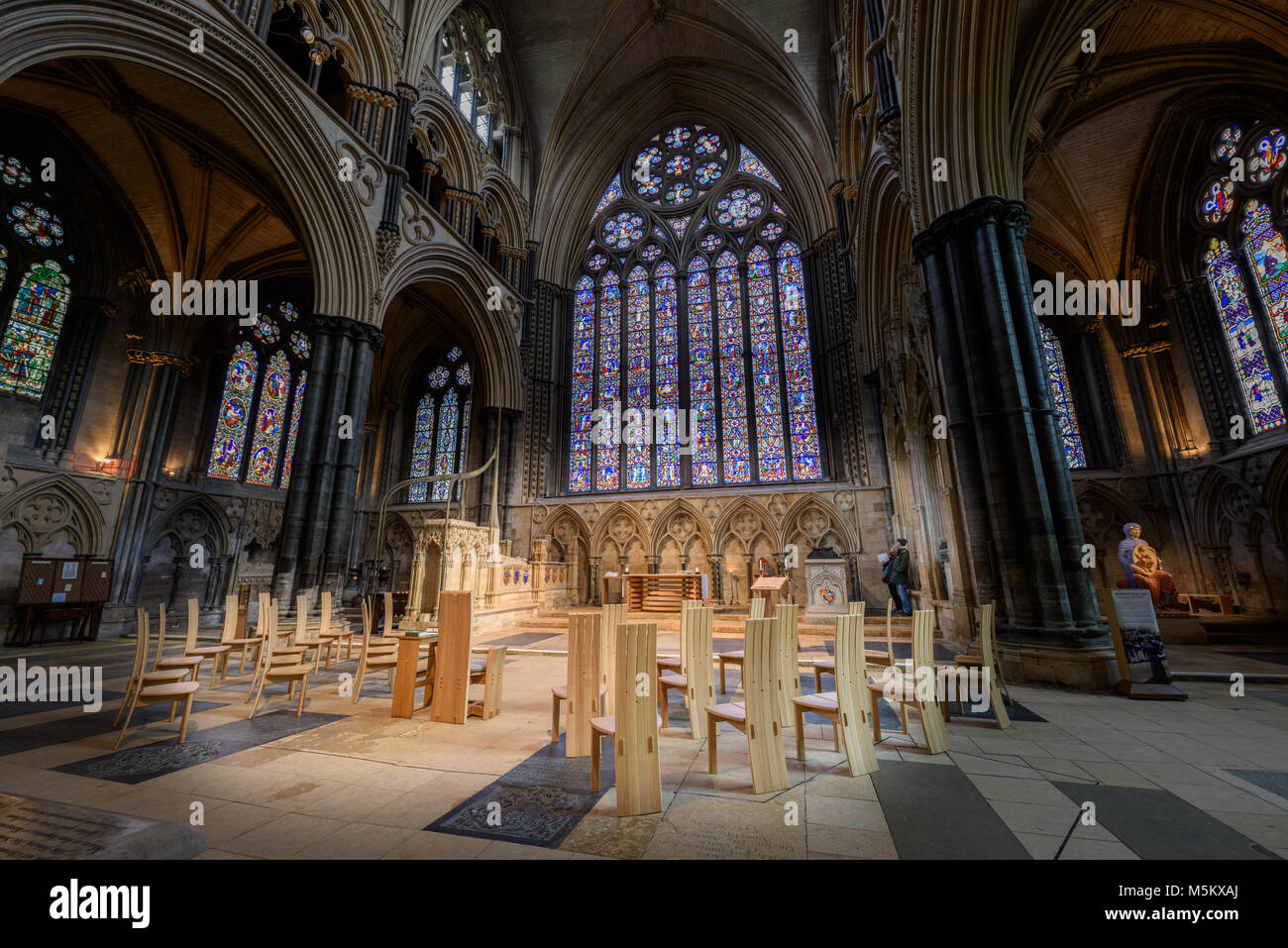 Il santuario di San Hugh e l'estremità est altare al medioevale cristiana cattedrale costruita dai Normanni a Lincoln, Inghilterra. Foto Stock